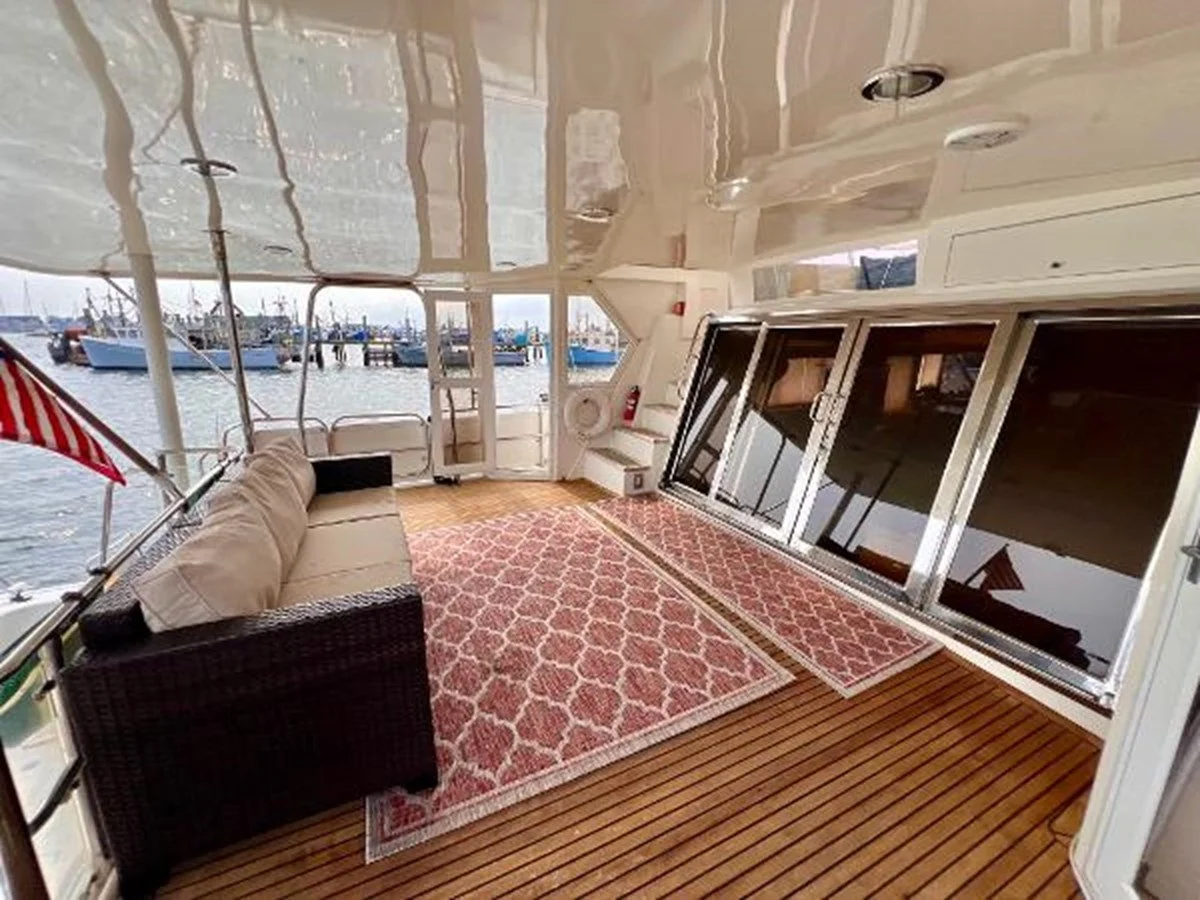 DEFIANT: Cockpit, Multi-purpose Space