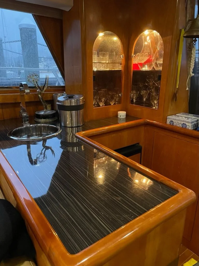 DEFIANT: Interior Bar