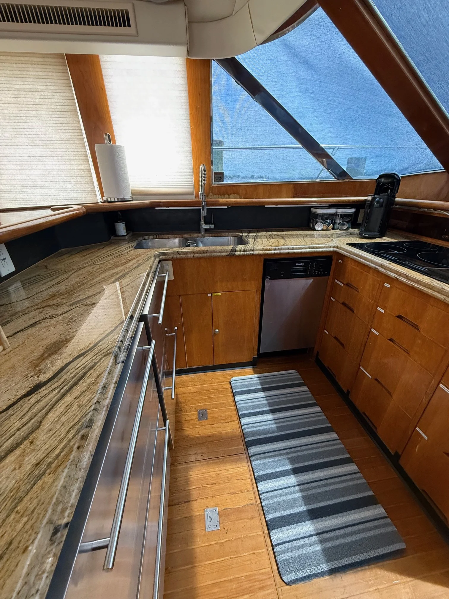DEFIANT: Interior Galley Kitchen