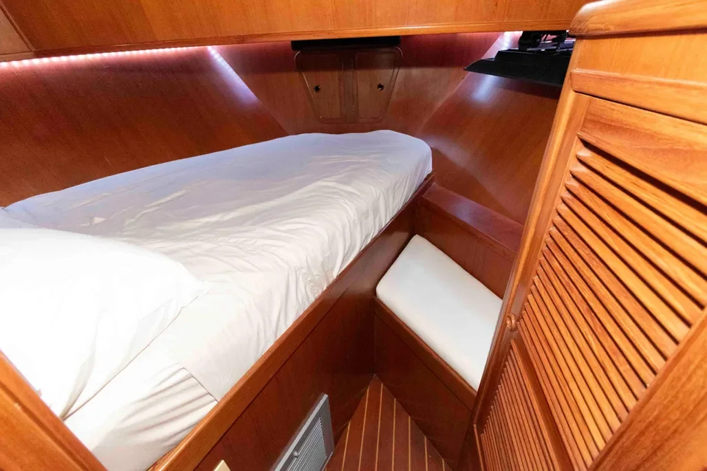 DEFIANT one: Forward Full Berth