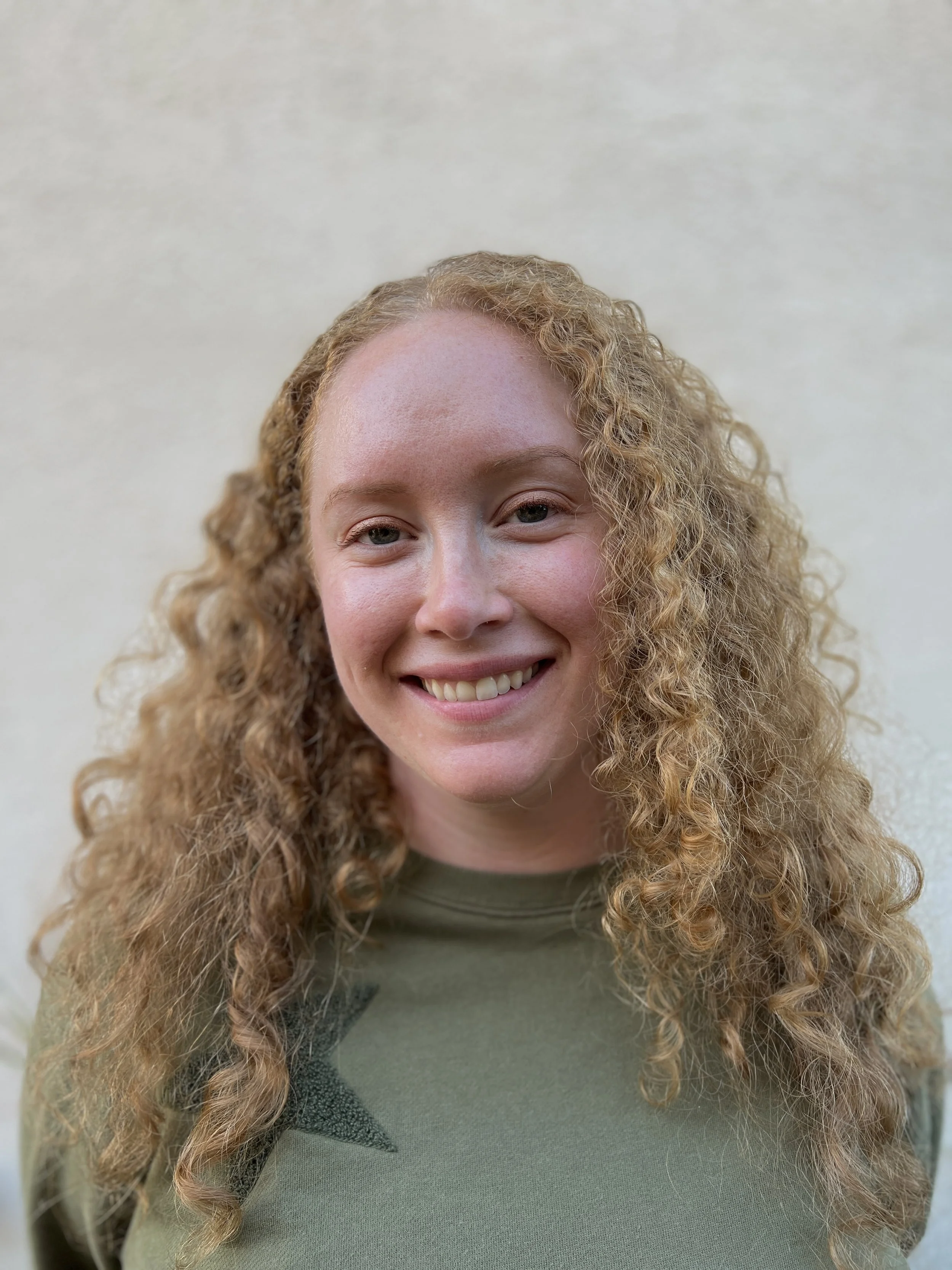 sophia jackson licensed marriage and family therapist in costa mesa, ca. works with anxiety, life transitions, relationships, and couples therapy.