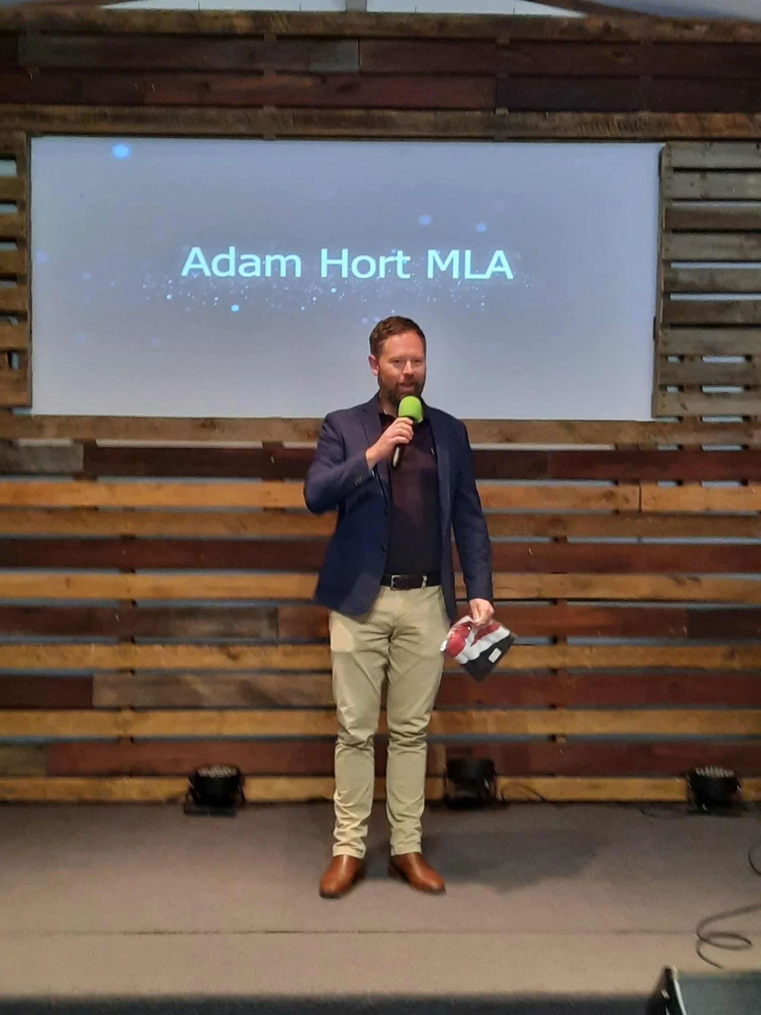 Mr Adam Hort (MLA) presented our secondary students with a new Western Australian flag during chapel. Thank you, Mr Hort, for the flags and all the interesting information about the flag!