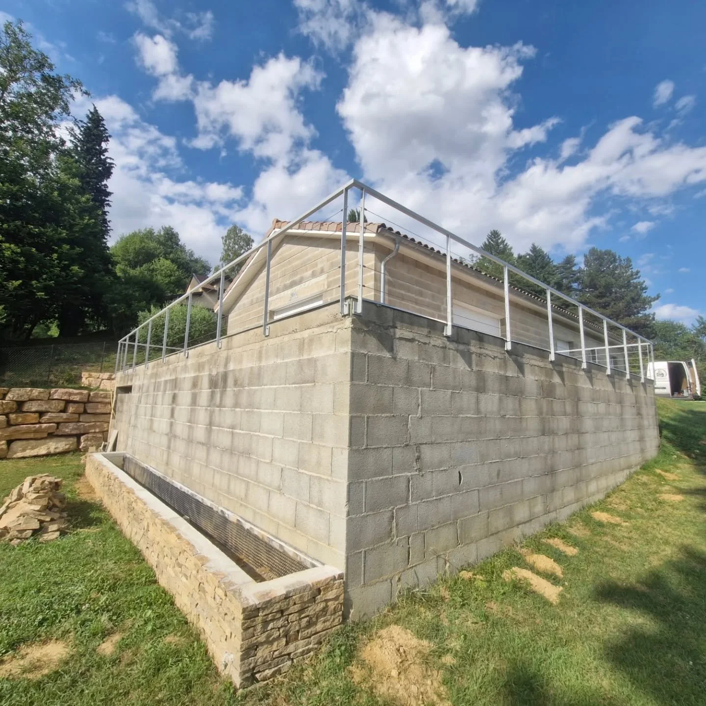 ☀️ installation de garde-corps ☀️

S&eacute;curisez vos espaces interieur/exterieur avec nos larges possibilit&eacute;s de r&eacute;alisation sur mesure ! 

Comme beaucoup de nos clients, faites nous confiance pour vos projets, de l'&eacute;tude, la 