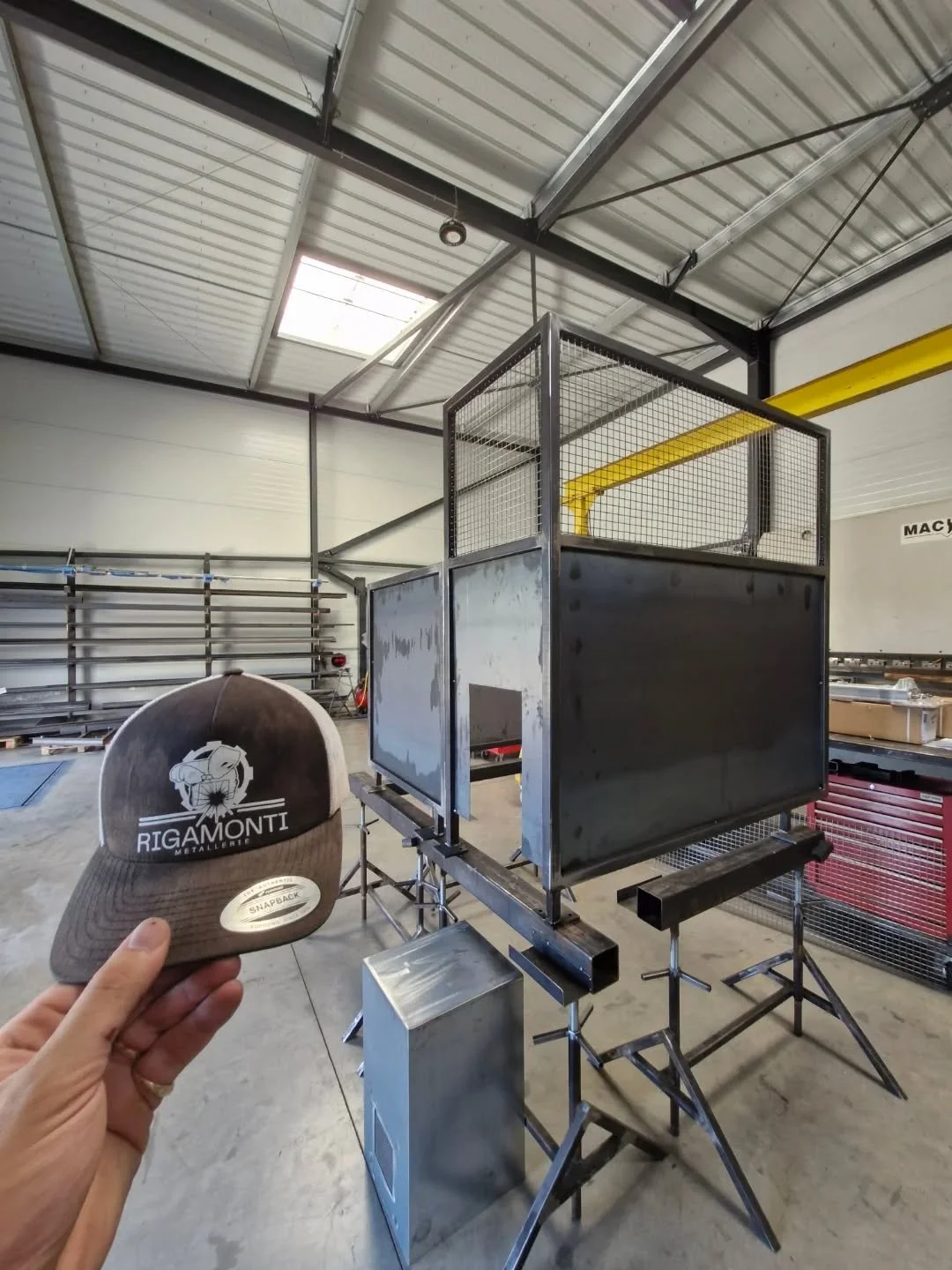 🚫 c'est fini les vacances 🚫

On se remet &agrave; votre services plein pot, on quitte le chapeau de plage 🏖 et on remet la casquette de chantier🧑🏼&zwj;🏭, 2 semaine de reprise tr&eacute;s intense nous attendent. 

D'&eacute;norme projet arrivent