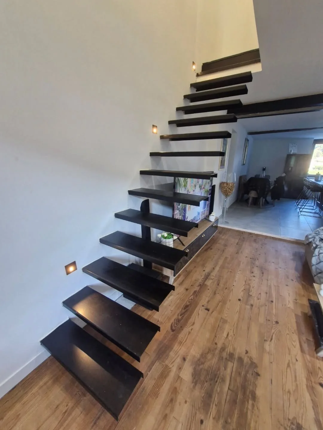 ☀️ Escalier suspendue ☀️
Fabrication et installation d'un escalier avec marches suspendue. 👨&zwj;🏭🇨🇵