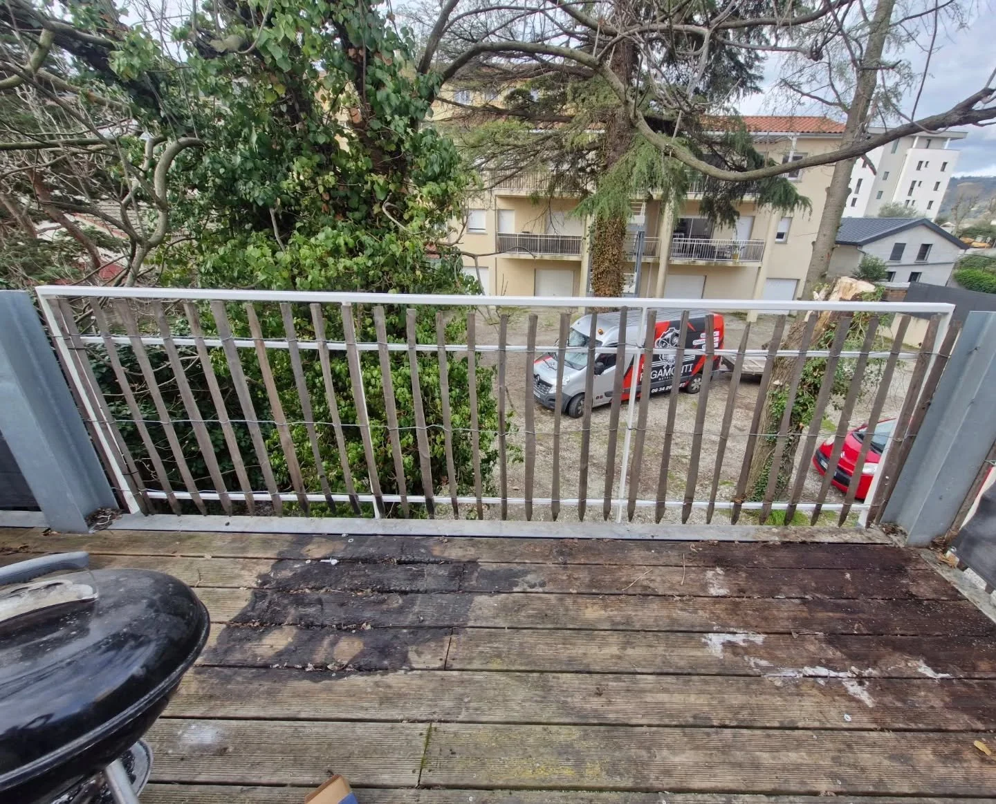 Garde-corps avec cloture bois 🧑🏼&zwj;🏭🇨🇵