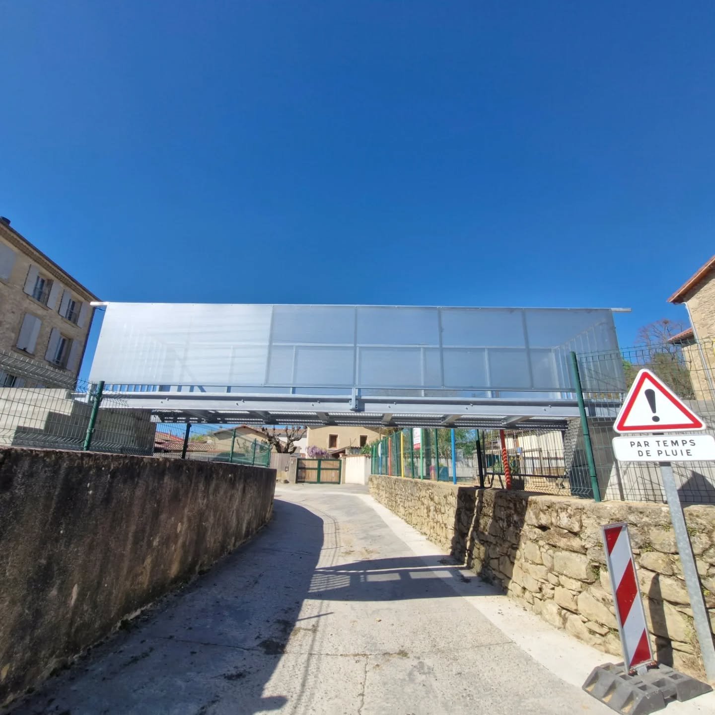Pont du chalon de clerieux en image apr&eacute;s les derni&egrave;res finition ! 
Chantier livr&eacute; et pr&ecirc;t &agrave; &ecirc;tre utilis&eacute; ! 🧑🏼&zwj;🏭🇨🇵