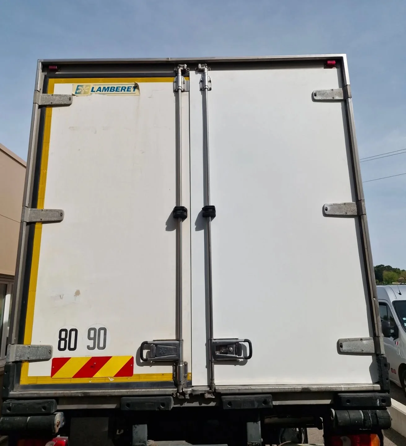 Fabrication et installation d'une nouvelle porte de camion ! 🧑🏼&zwj;🏭🇨🇵