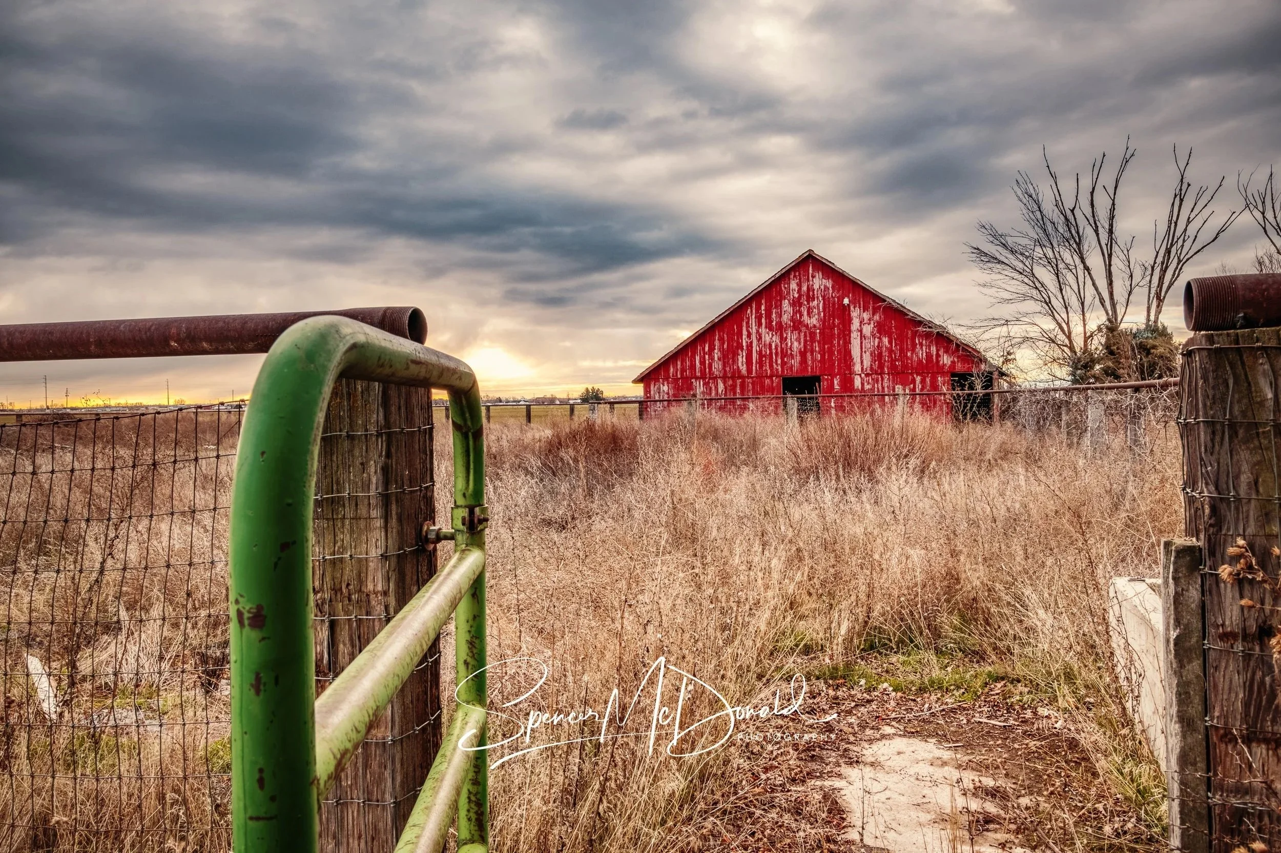 The abandoned rustic red barn