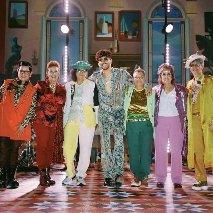 Con Las Atípicas y Bad Bunny