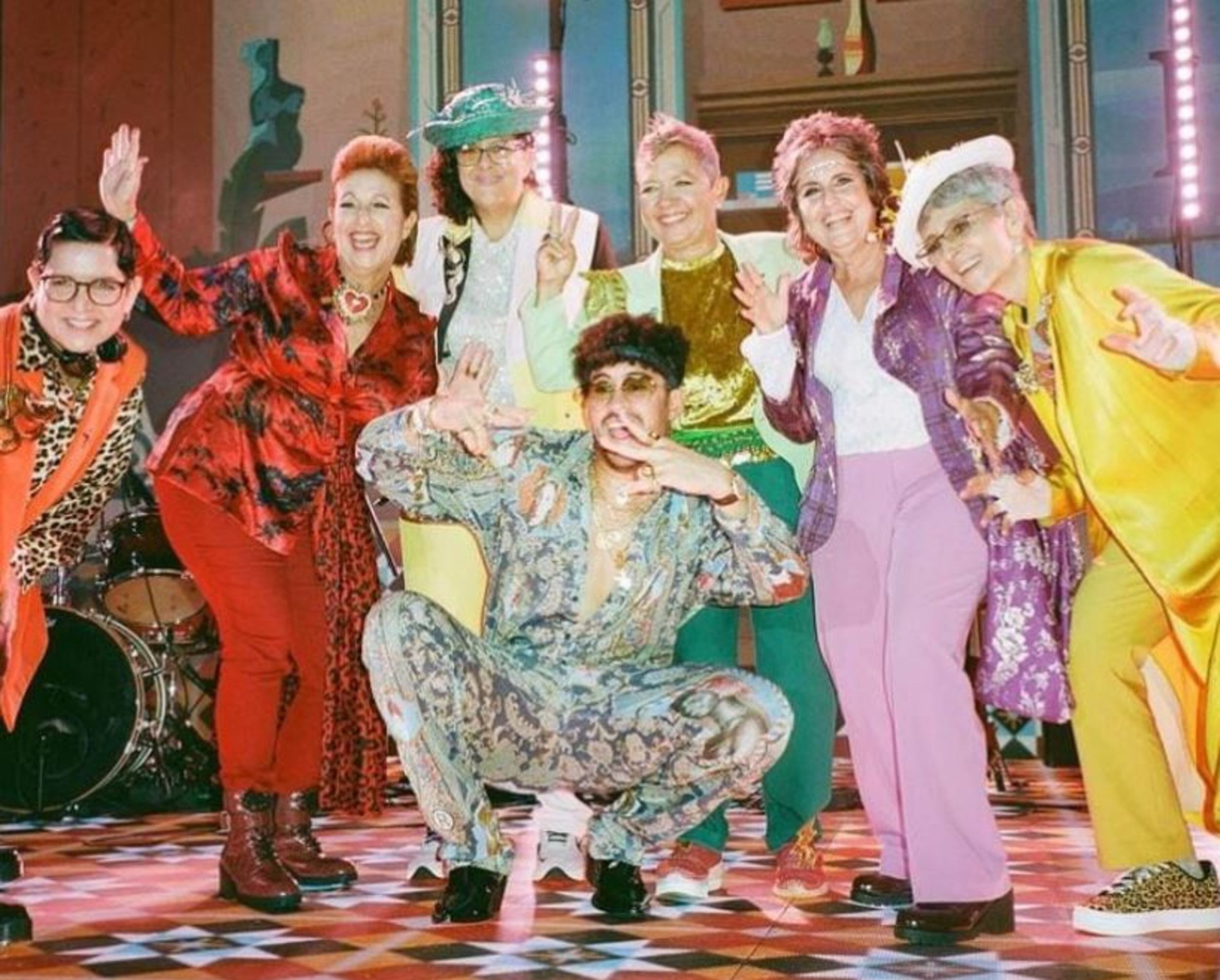 Con Las Atípicas y Bad Bunny