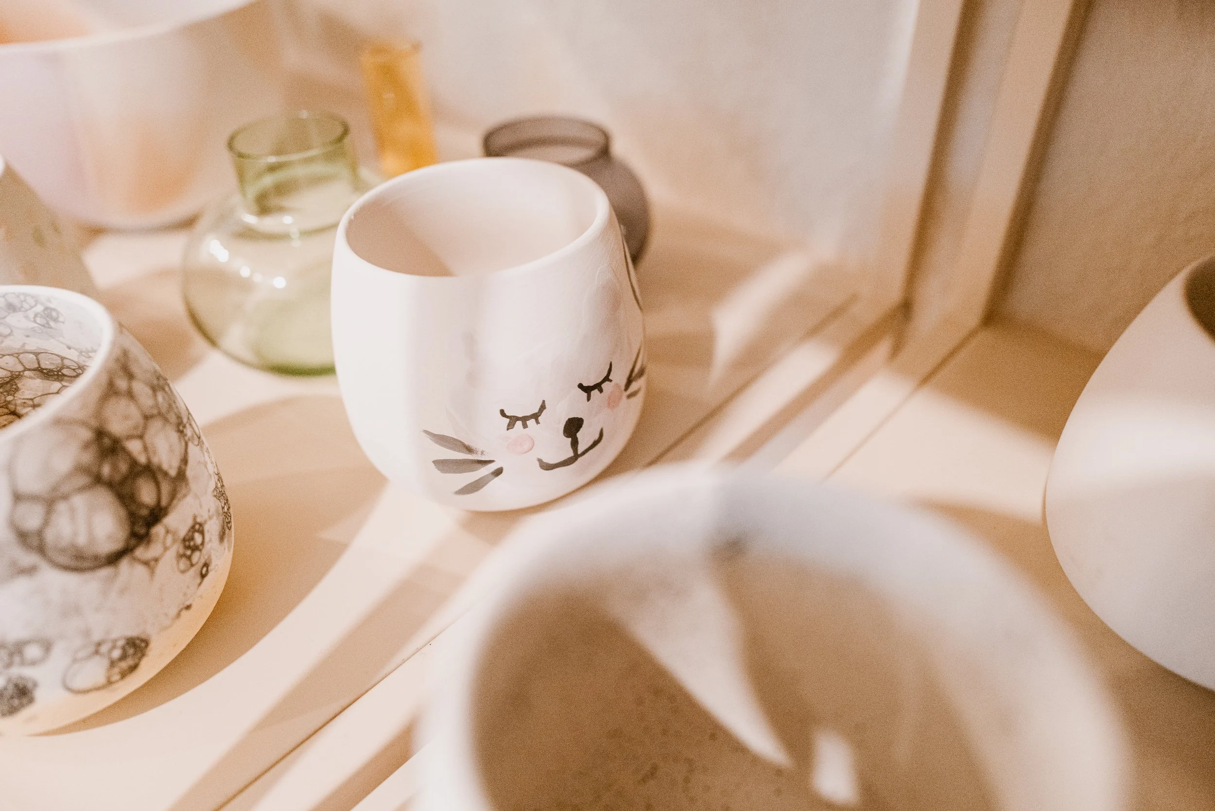 bemalte Tasse mi Katzengesicht