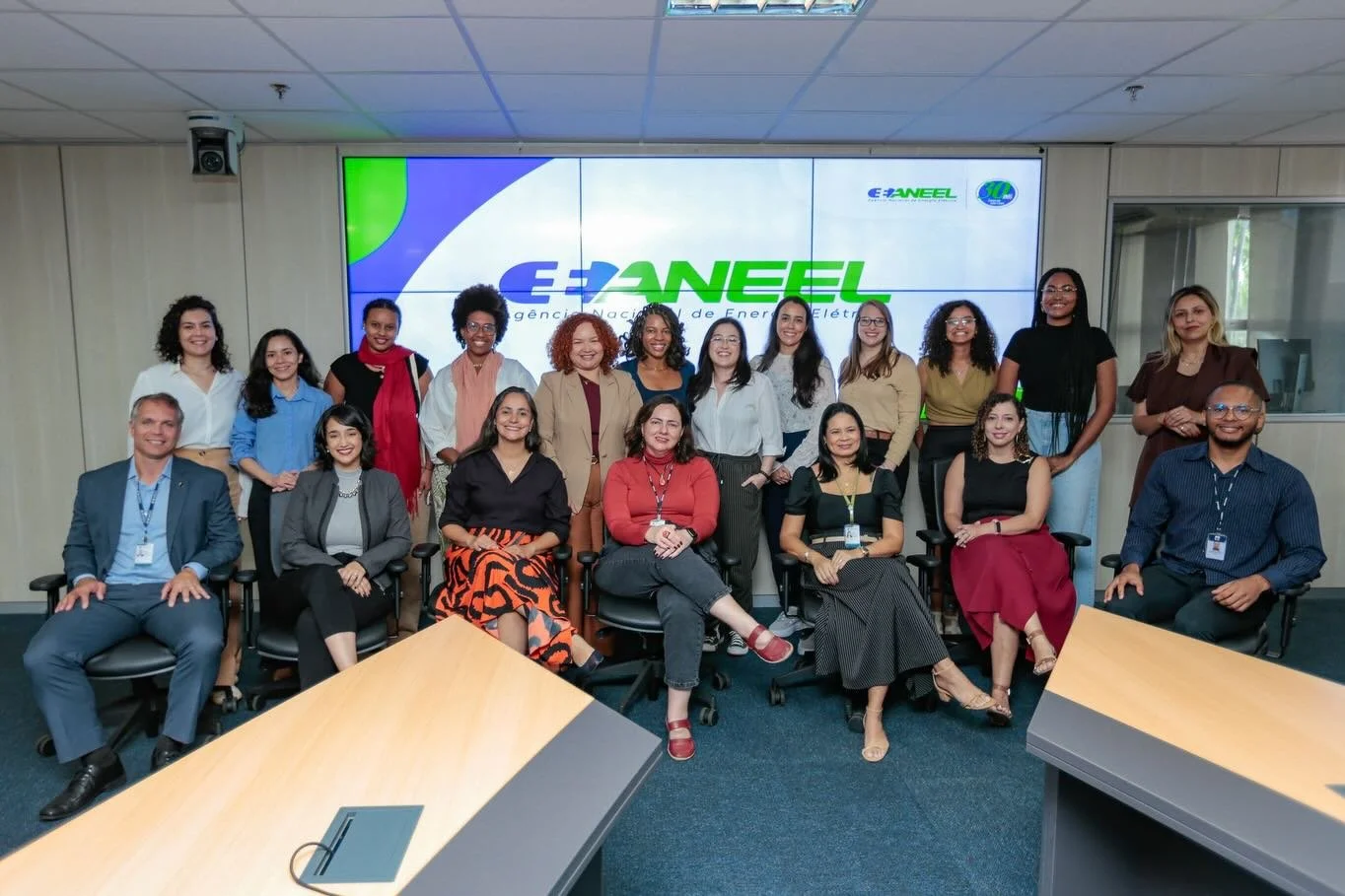 Mais um pouco desse dia ⚡️A turma do Programa de Lideran&ccedil;as Femininas em Energia da MPower Brasil realizou uma visita institucional &agrave; Ag&ecirc;ncia Nacional de Energia El&eacute;trica (@aneelgovbr ), onde fomos recebidas pela diretora A