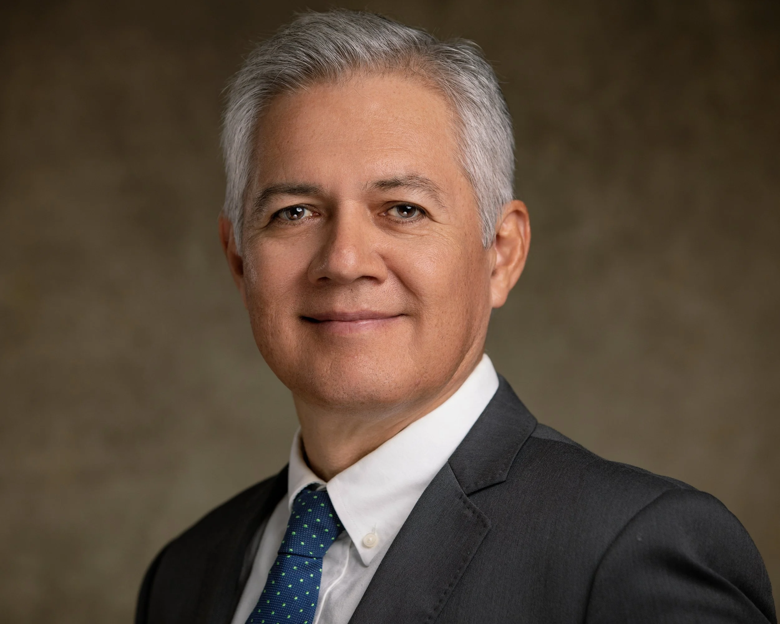 How to Prepare for Headshots and Portraits — Wardrobe, Expression, Background, and Strategy