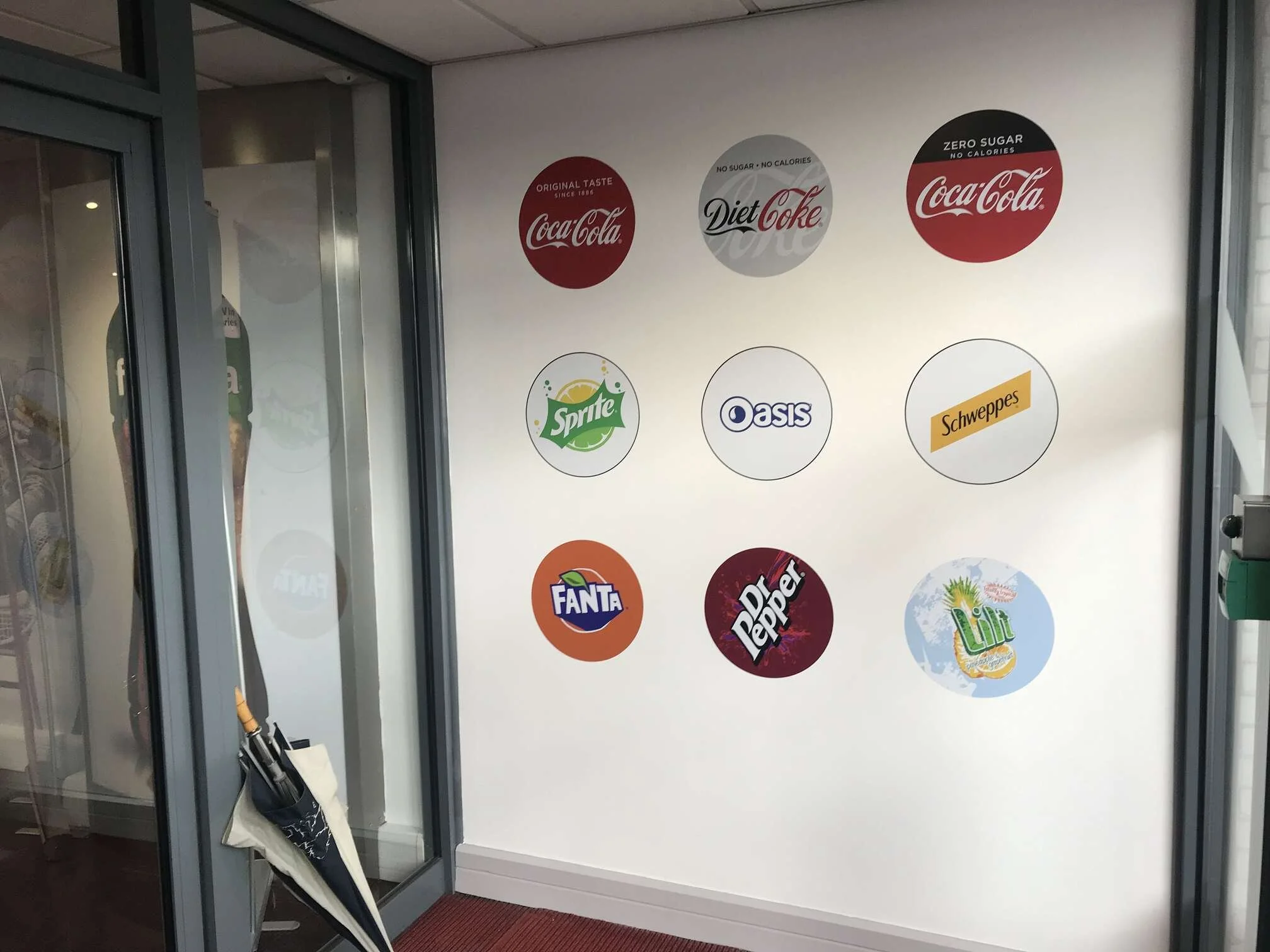 coca-cola-office-branding-london-08.jpg