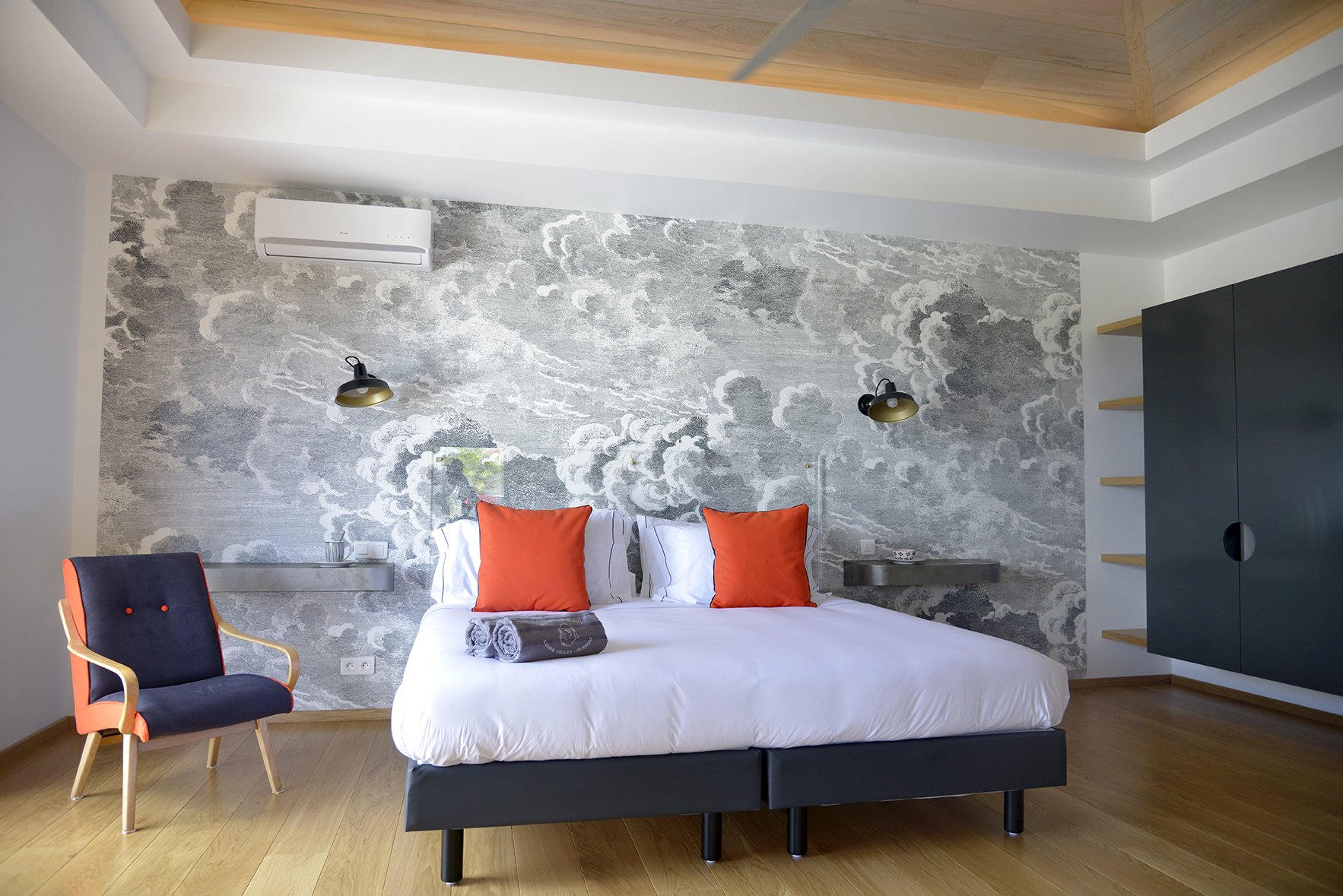 ROOM1-2.jpg