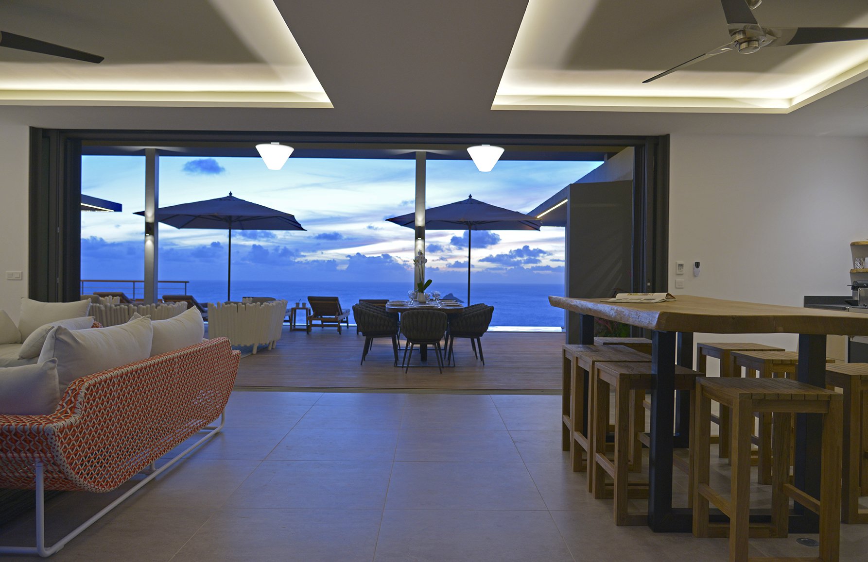 VIEW LIVING SUNSET NET©LEROI.jpg