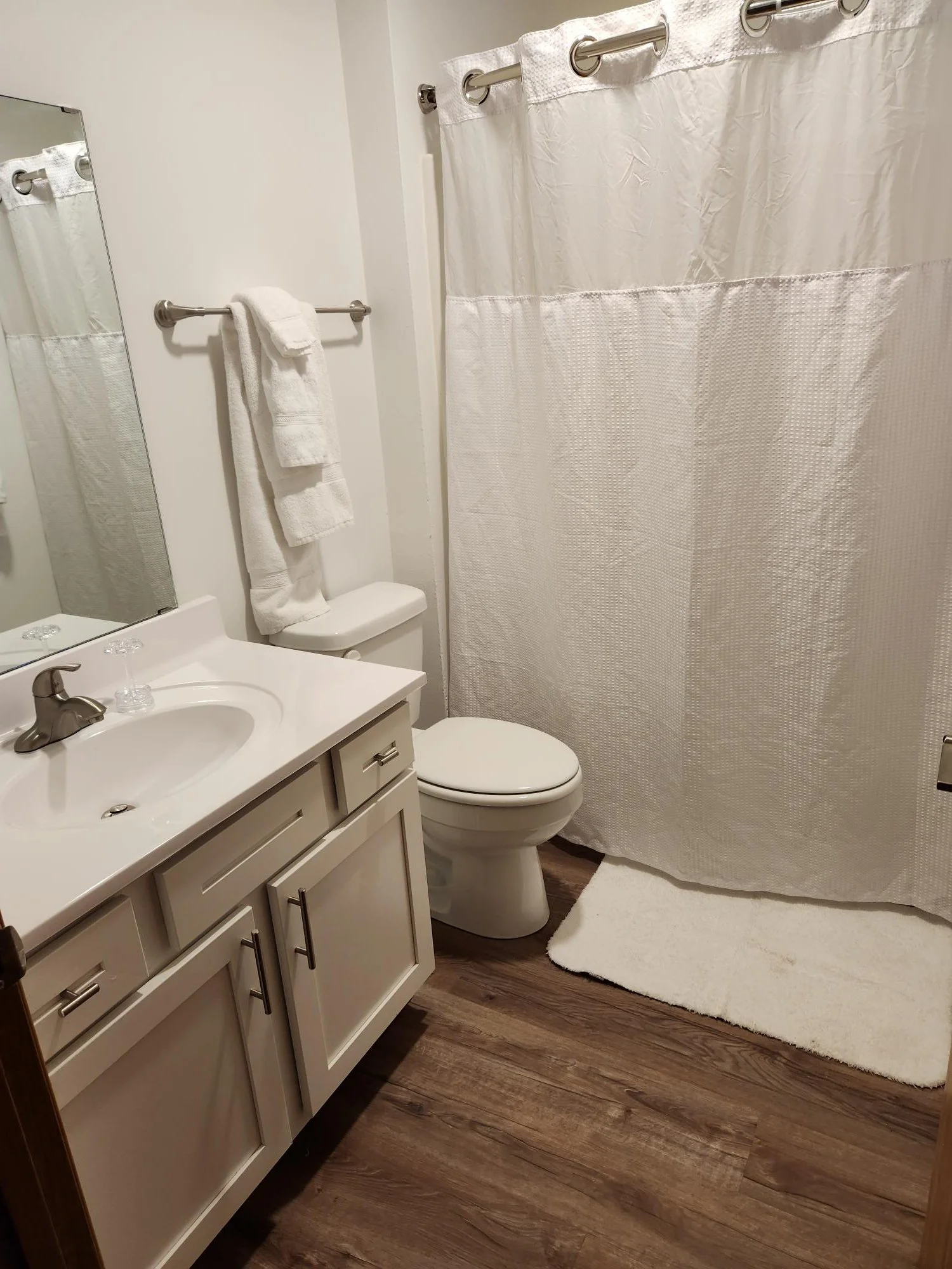 bathroom 1.jpg