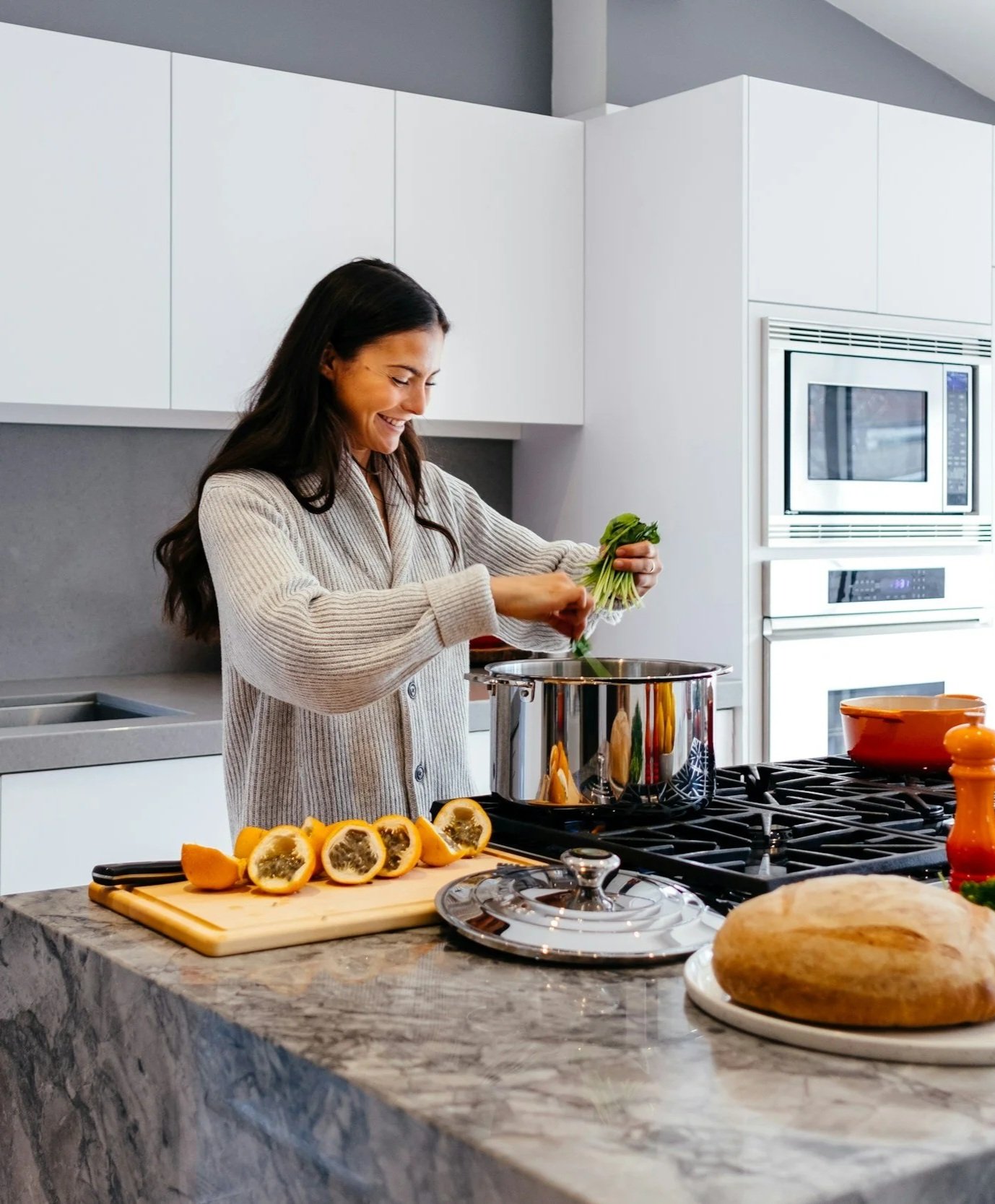 A PERSON FOLLOWING A HEALTHY LIFESTYLE COOKING HEALTHY FOOD