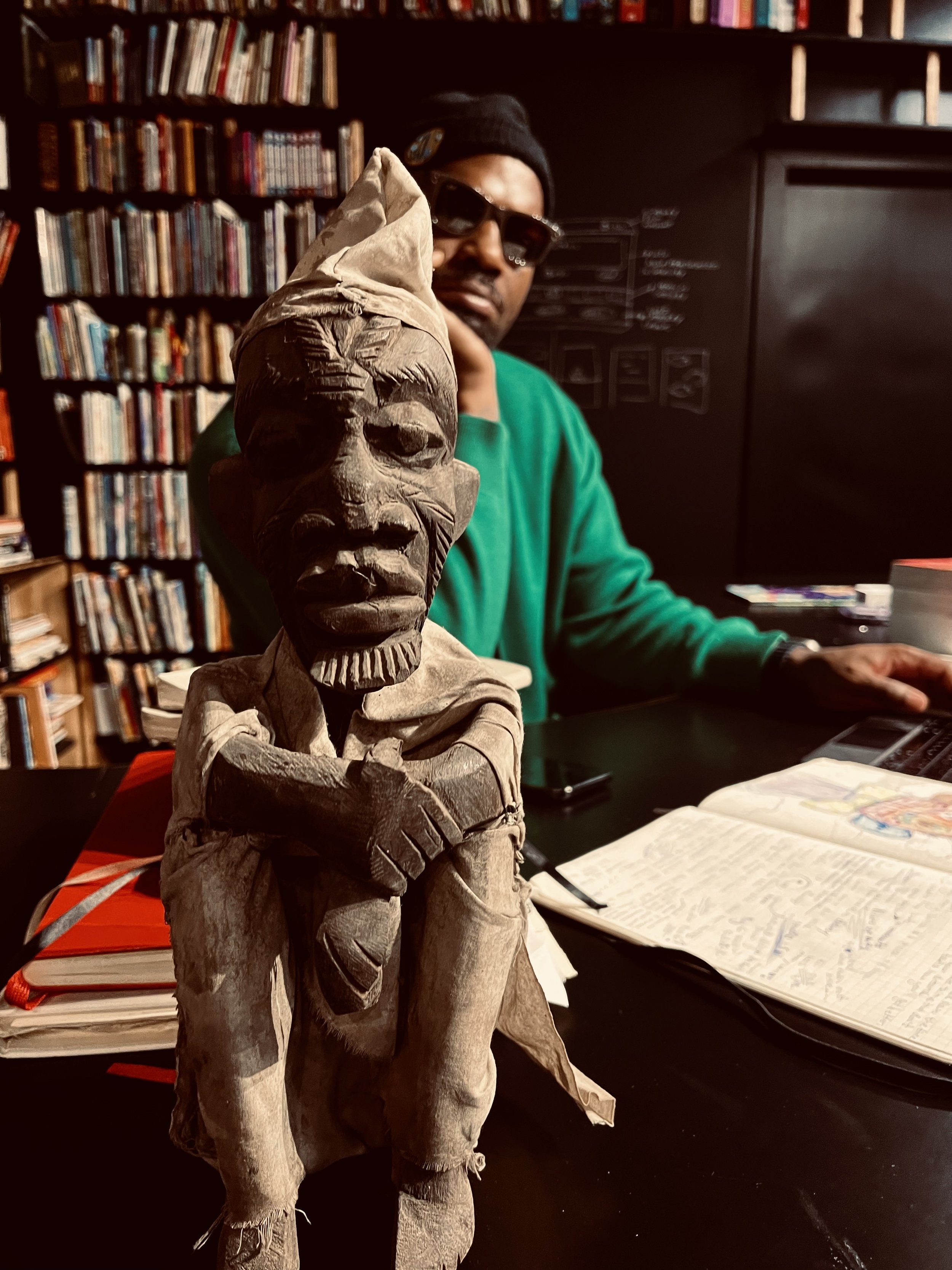 MR. TOMONOSHi! Daydreaming While Writing