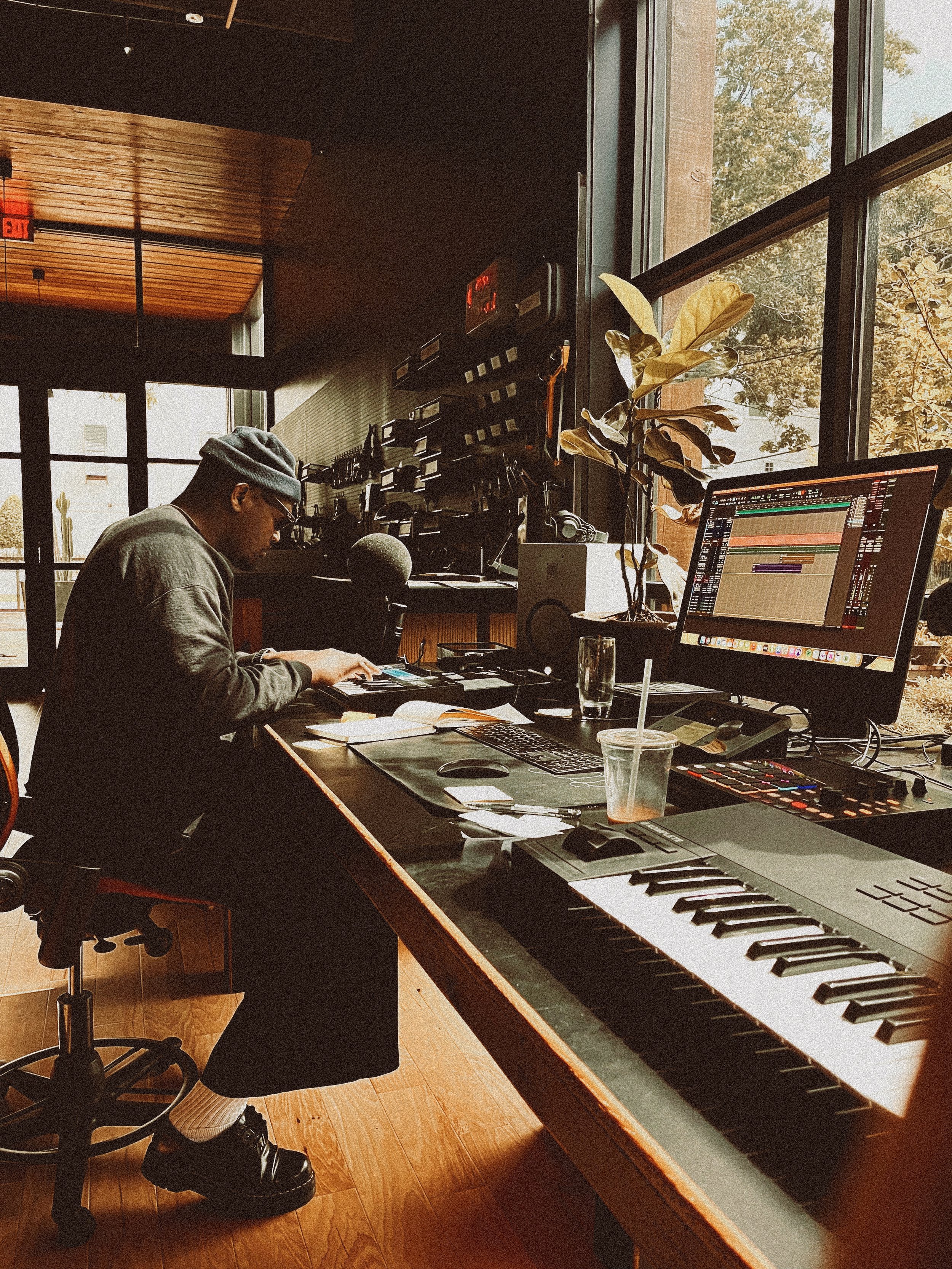 MR. TOMONOSHi! Photography: Music