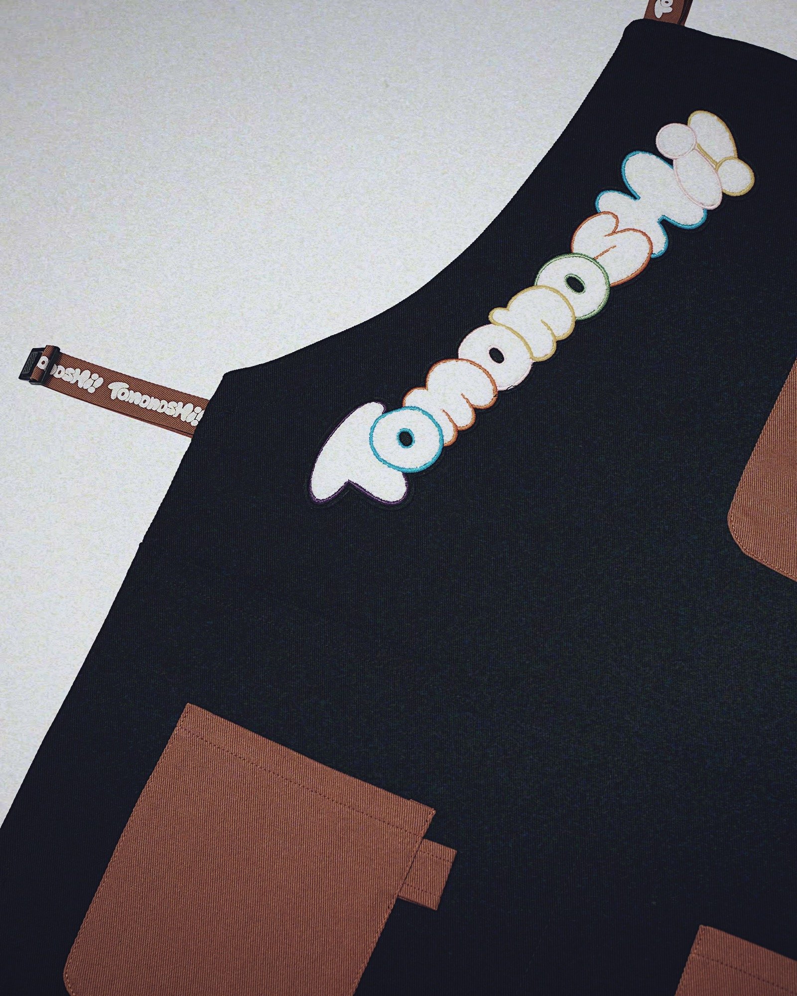 MR. TOMONOSHi! Adventure Apron