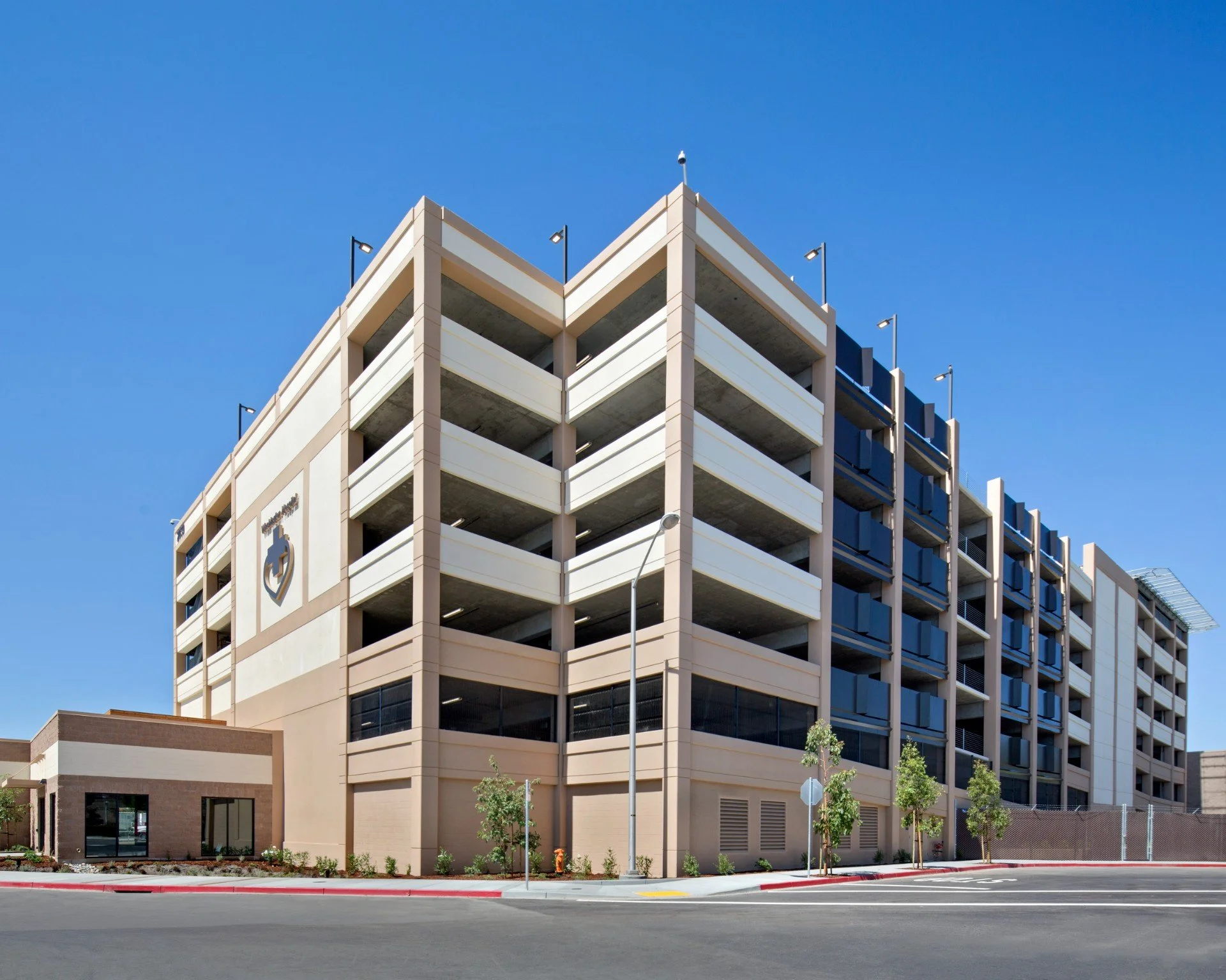 VBI_Parking_WashingtonHospital_Exterior01.jpeg