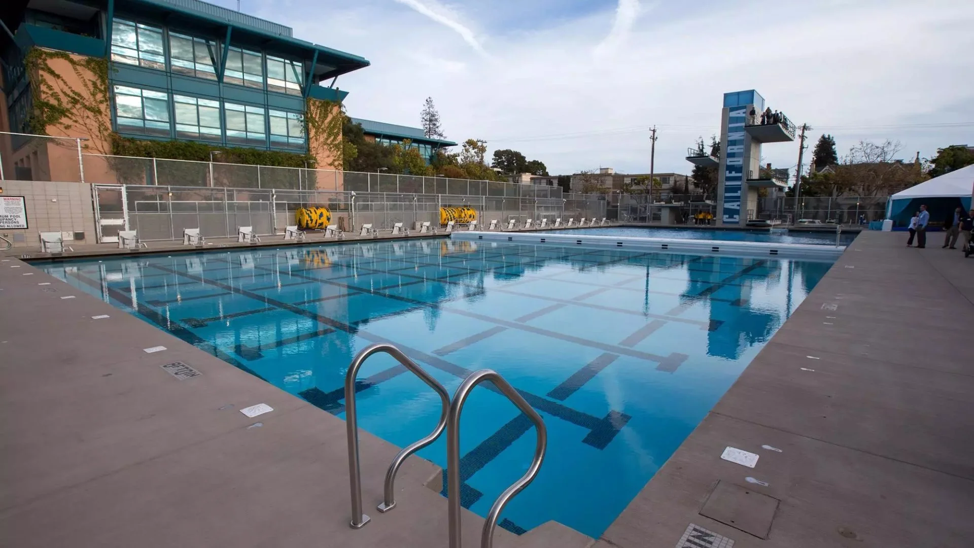 VBI_Athletics_UCBerkeley_Legends_Aquatics_Exterior02.jpeg