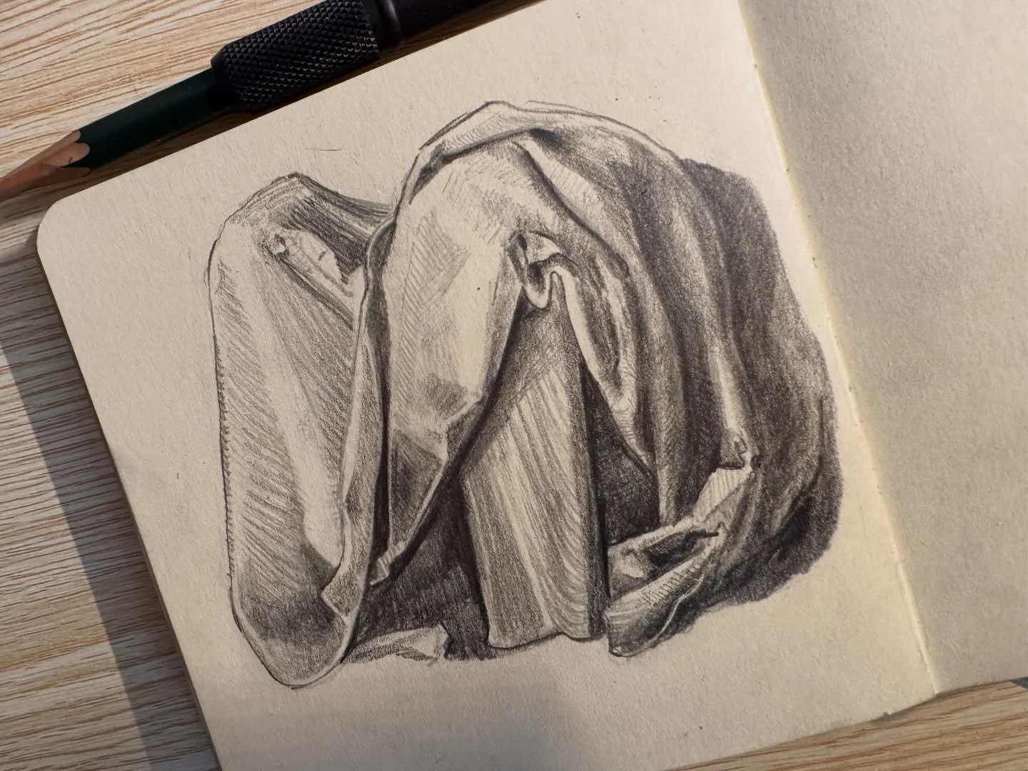 Study, knee drapery - #albretchd&uuml;rer #dailysketch #drawing #sketchbook