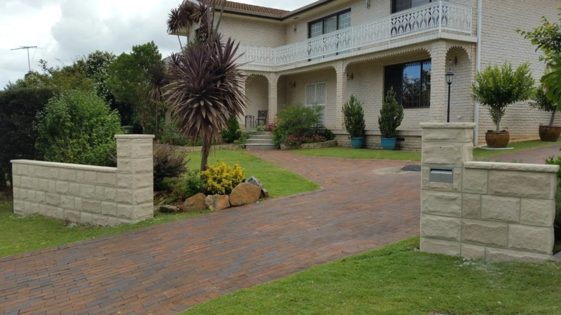 natural-stone-cladding-copacabana.jpg