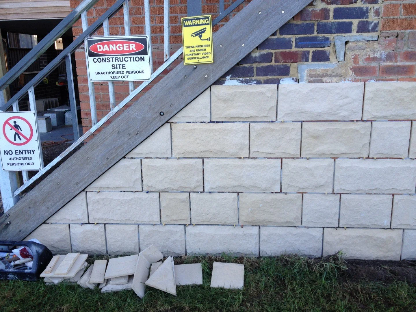 natural-stone-cladding-bensville.JPG