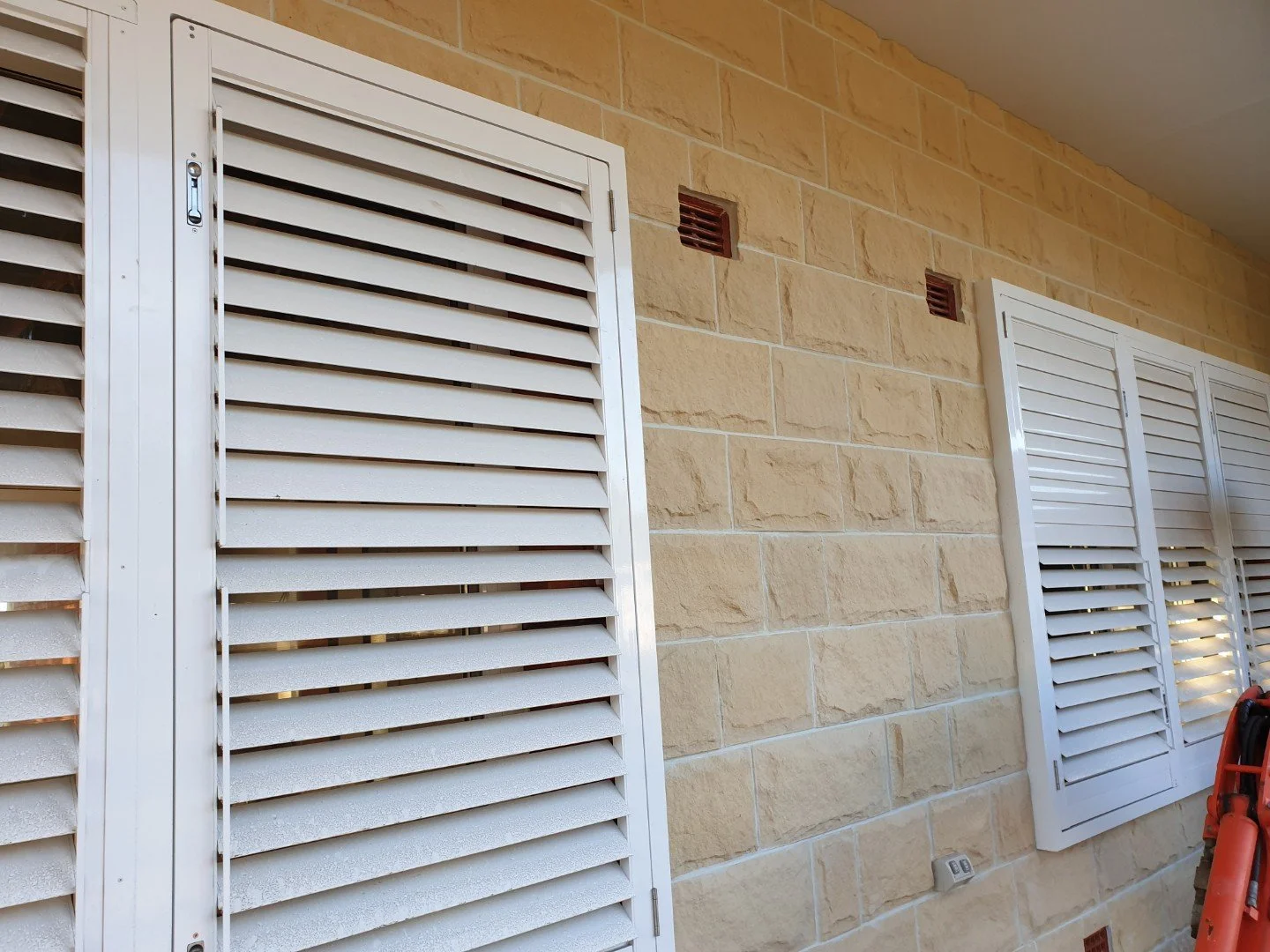 sandstone-cladding-daleys-point.jpg