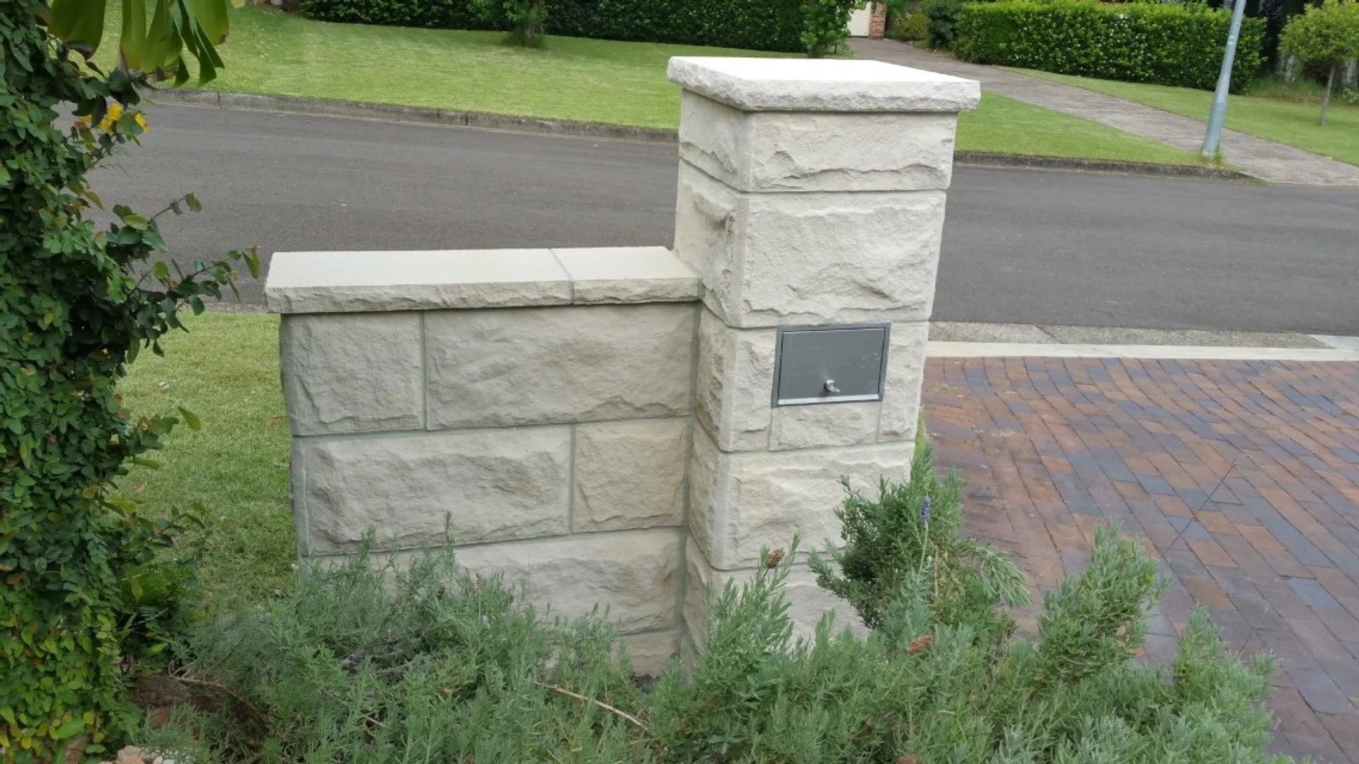 natural-stone-cladding-hardys-bay.jpg