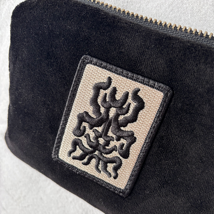Close Up_Velour_Pouch_2026.png