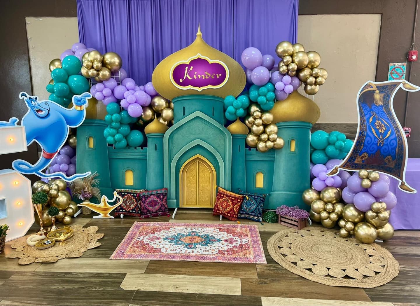 &iexcl;Una decoraci&oacute;n digna de un deseo cumplido!

Esta m&aacute;gica aventura inspirada en Aladino fue creada para celebrar la Promoci&oacute;n del Kinder de la Escuela Carmen Casasus Marti de A&ntilde;asco.

Llenamos cada rinc&oacute;n de co