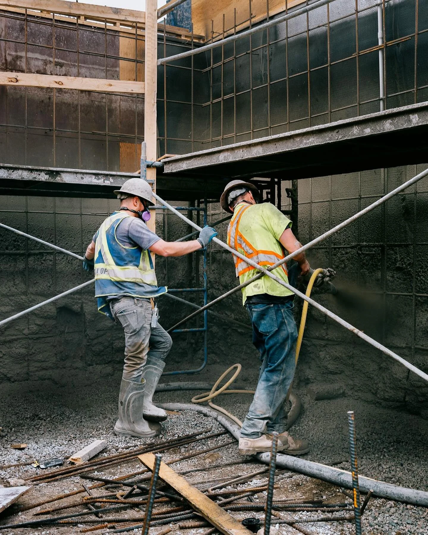 Shotcrete walls at our ASH | 28 project.
Photo: @department.of.interest 
@terrablanka_vancouver @lotuslivinggroup 

#construction #vancouverconstruction #vancouverbuilder #vancouvercontractors #vancouverwestside #vancouverconstructioncompany #vancouv