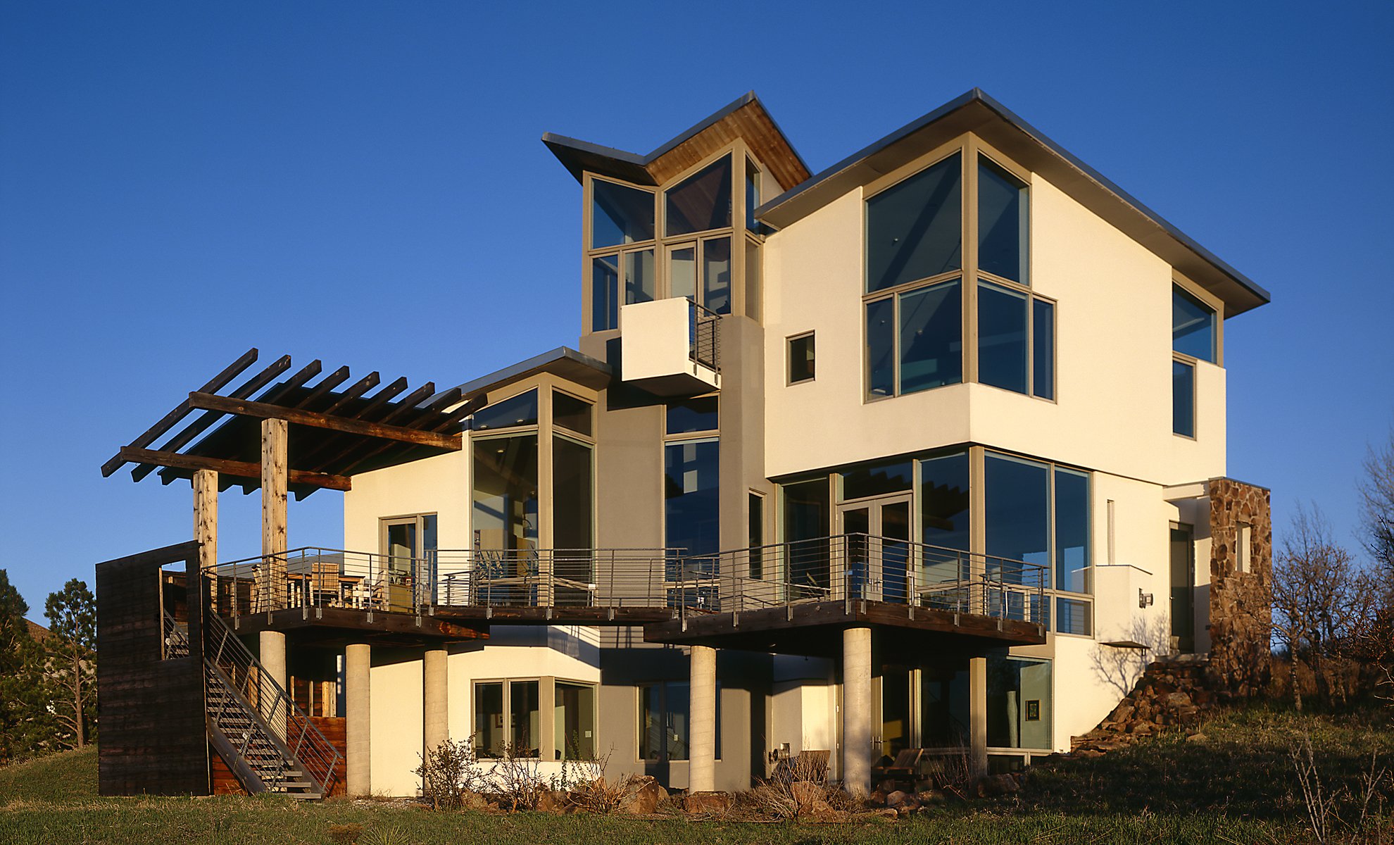 davisarchitect-colorado-bmr-back_ext_sun_1.jpg
