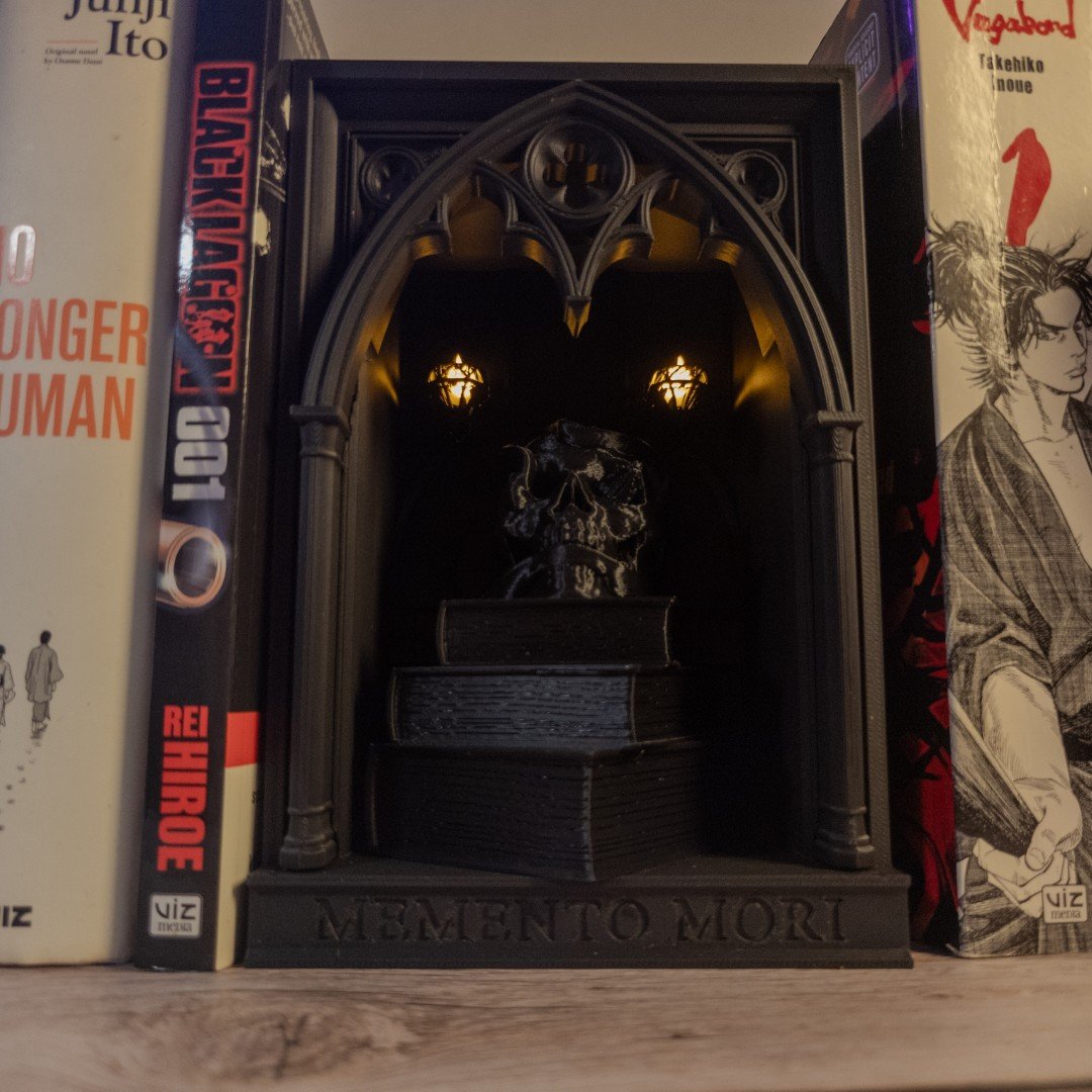 Memento_Mori_skull_snake_3d_pprint_booknook_bookshelf (7).jpg