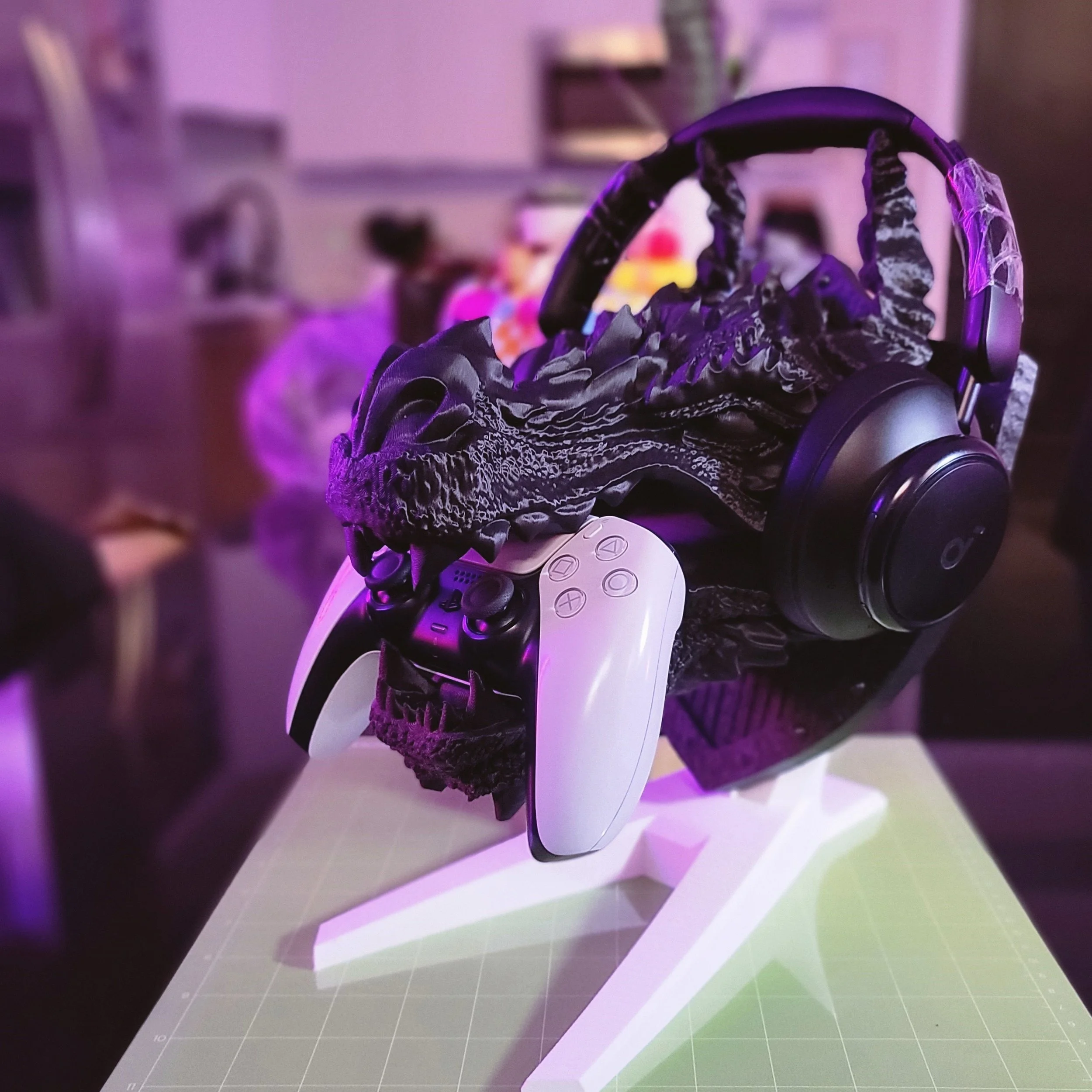 Dragon_Bust_Accessory_Holder_Controller_Holder_3D_PRINT 11.jpg
