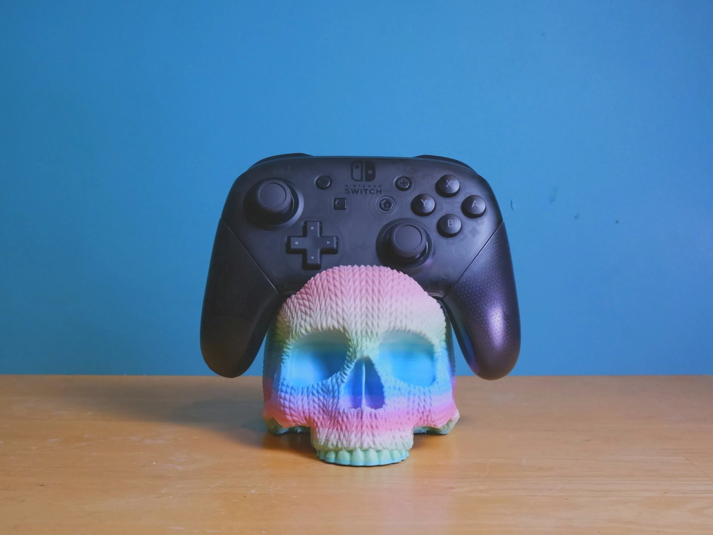 nintendo-switch-pro-controller-knitted-skull-3d-print-controller-stand-3.jpg