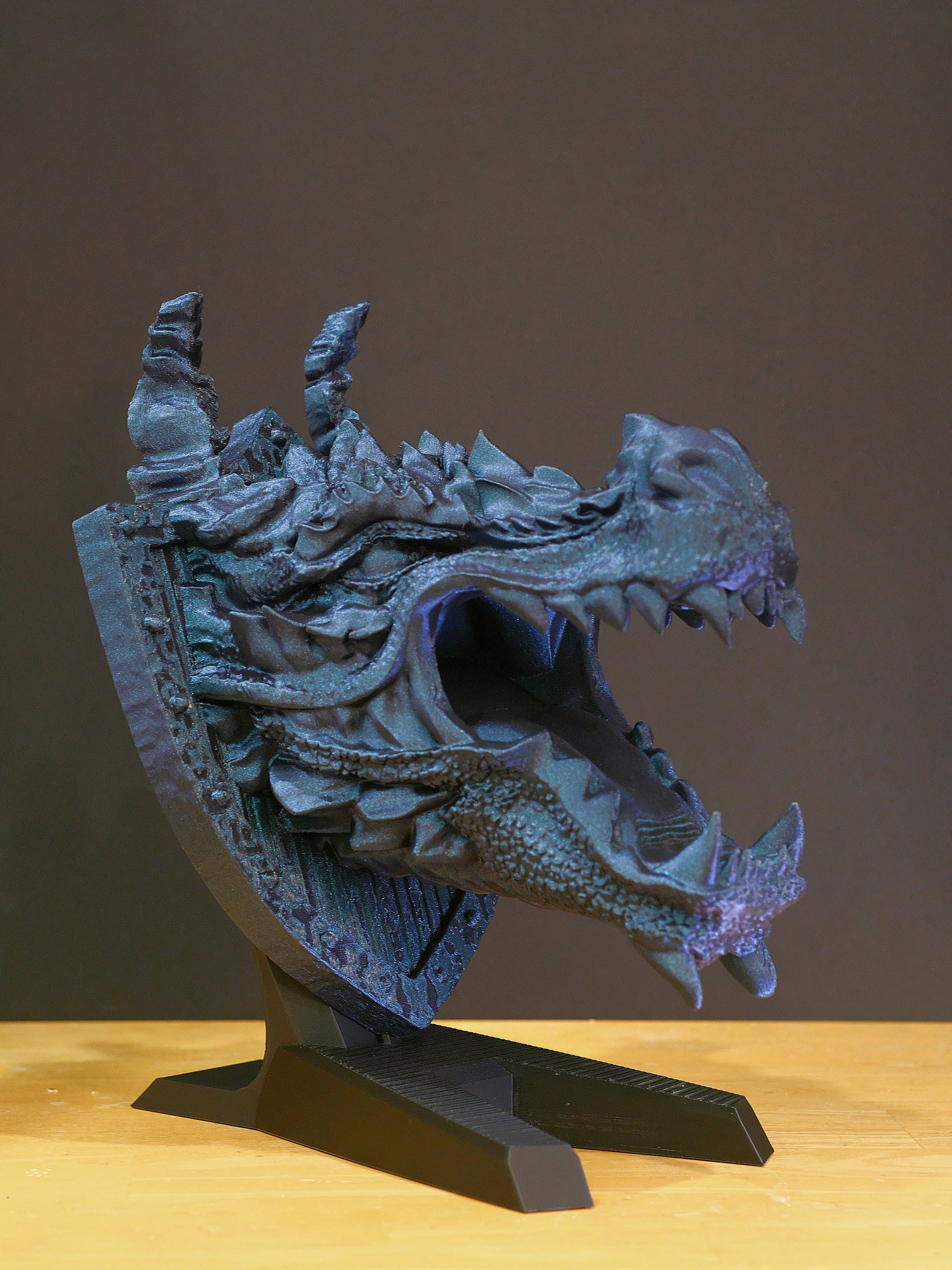 3d-printed-dragon-controller-stand-and-headphone-holder 4.jpg