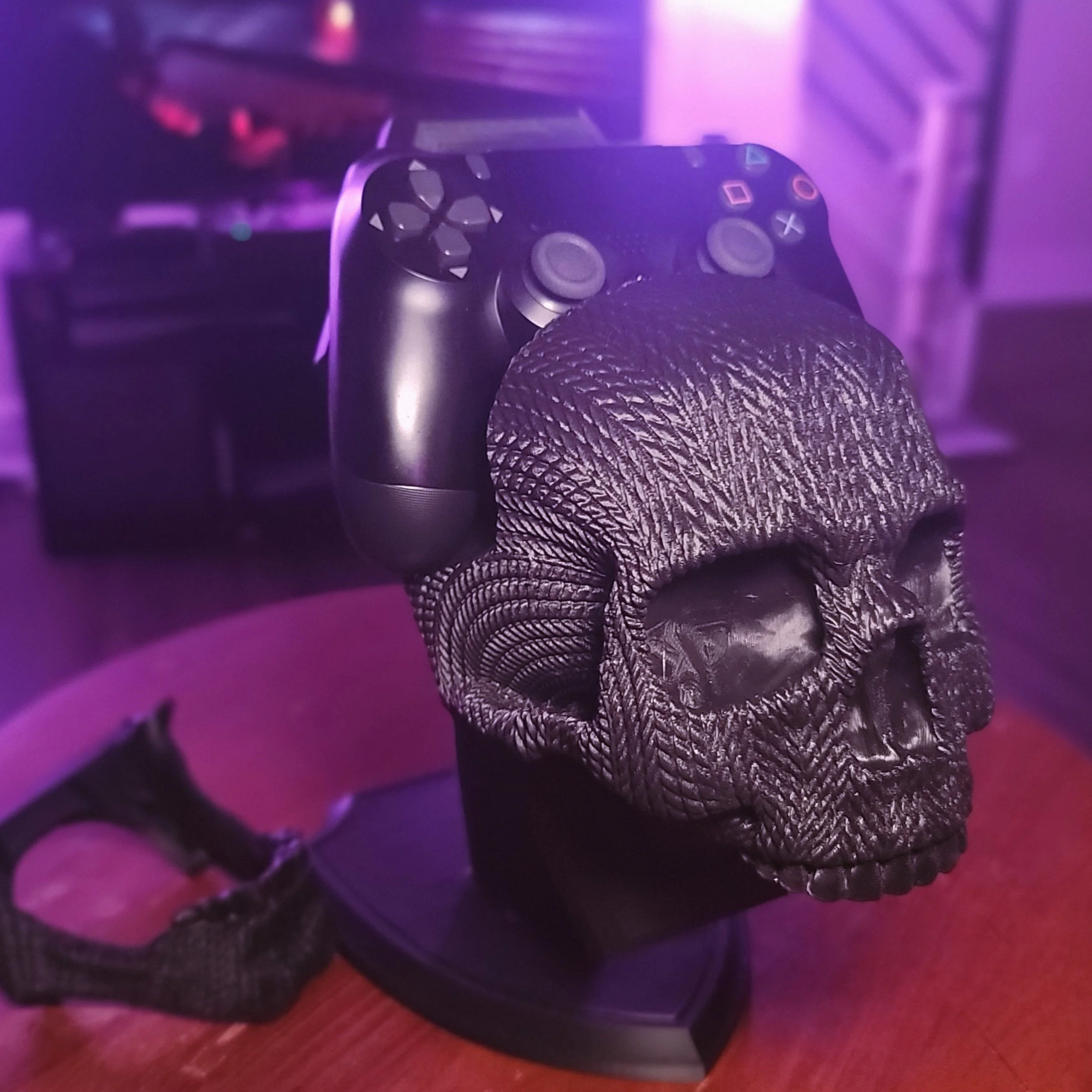 Skull_Wall_Mount_skull_controller_stand_headphone_holder_knitted_crochet_pattern-9.jpg