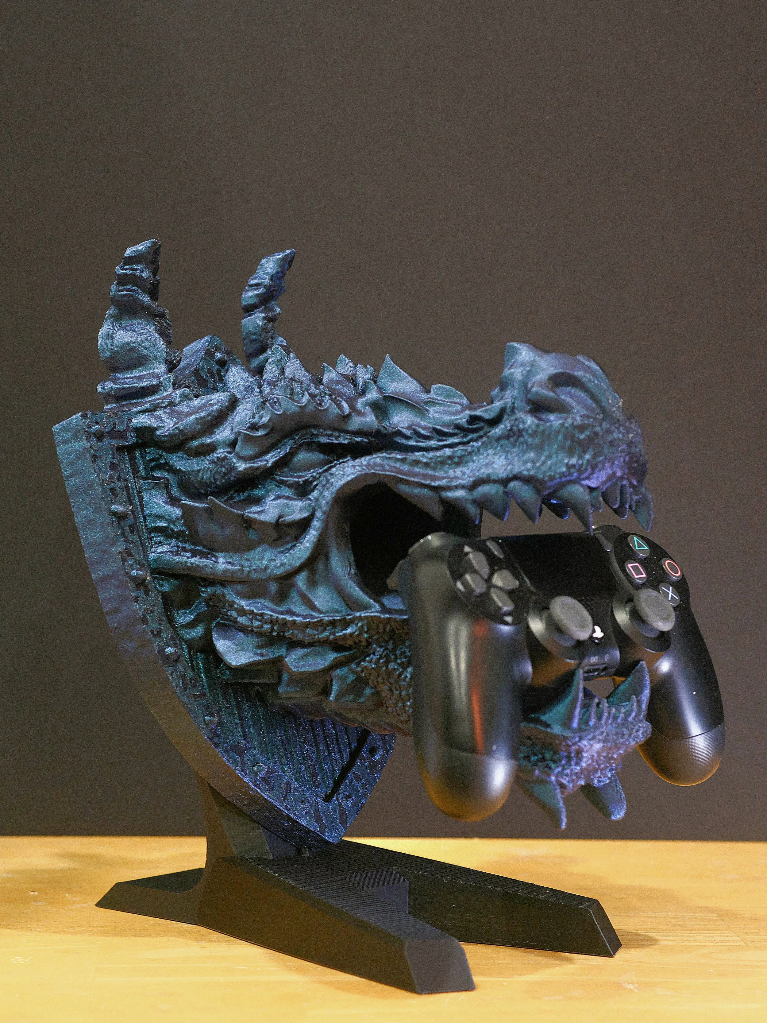 3d-printed-dragon-controller-stand-and-headphone-holder 5.jpg