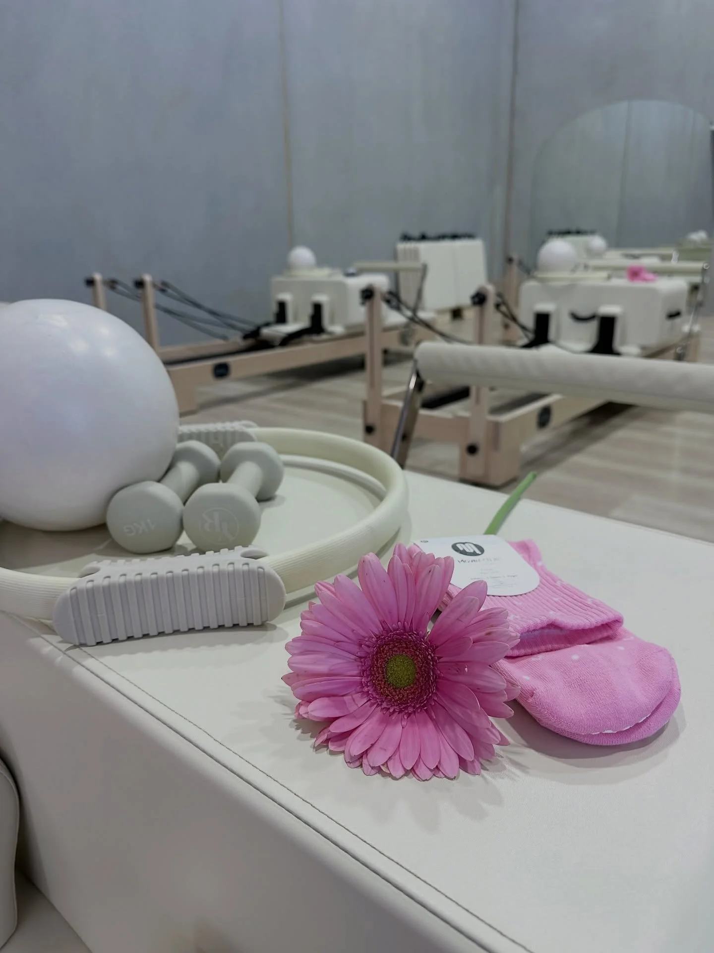 Date night 💞🔥

Such a fun night with another eight beautiful couples joining me in the studio for couples reformer. Lots of sweat (thanks to the heatwave), lots and lots of laughs and most importantly quality time with your love ❤️&zwj;🔥

Thanks t