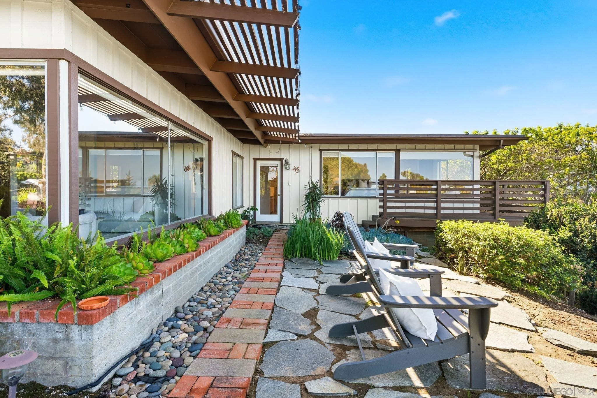 California Modern in Del Mar set on an expansive 11,000 sq ft lot with coastal views.