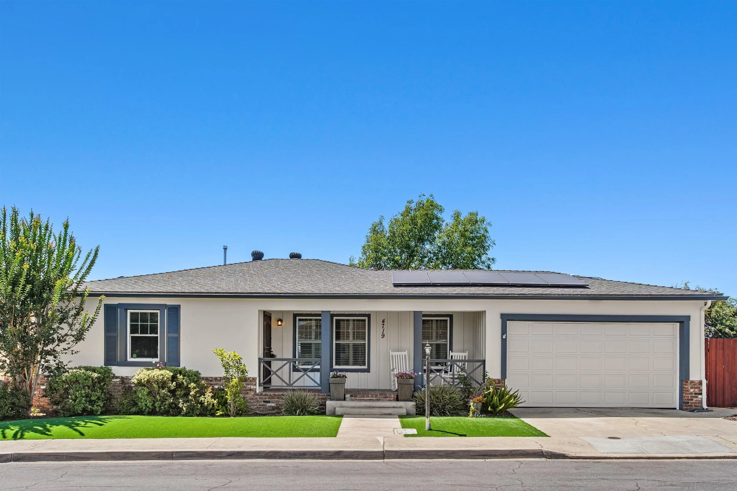 Great Early 50's home in Talmadge. Canyon views and great location!