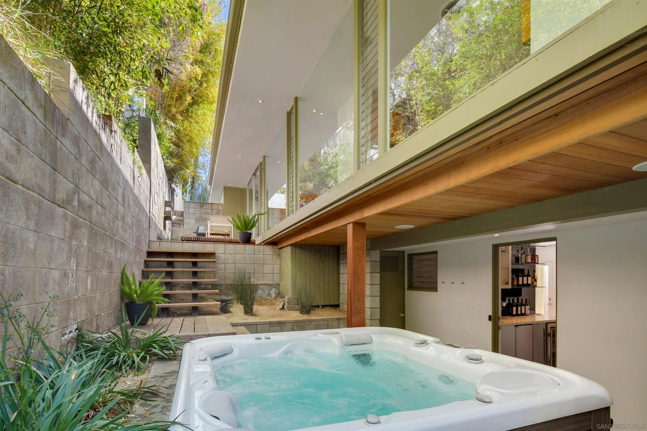 Gorgeous Mid Century Modern home in La Jolla designed by architect Roger Matthews.  Showcasing timeless design, clean lines, and exceptional architectural appeal.