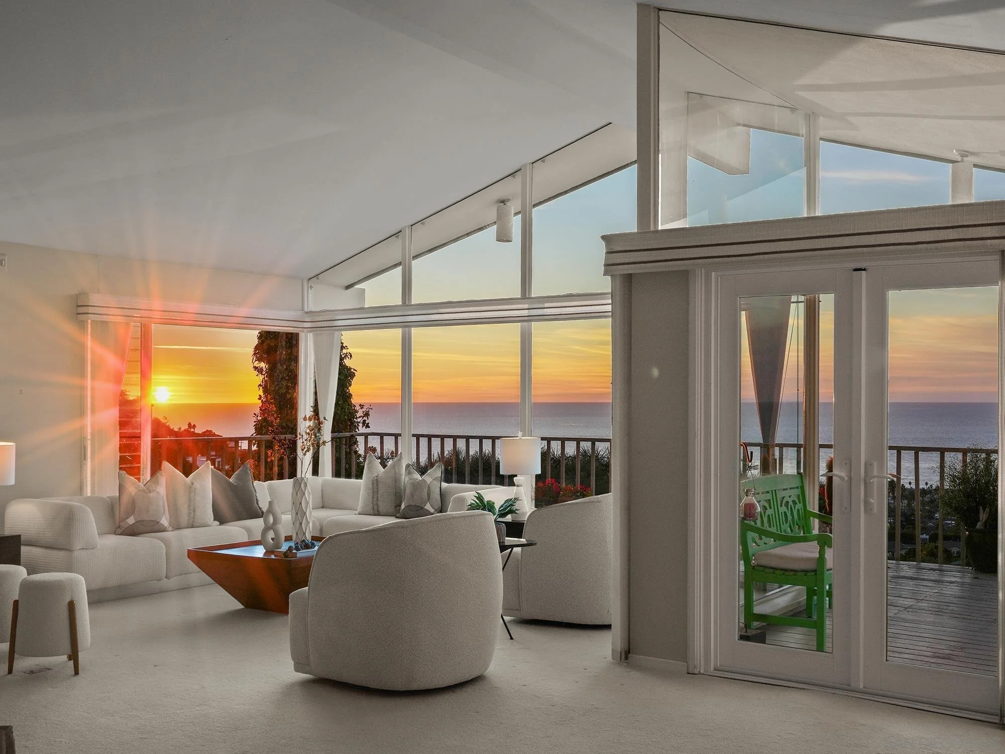 A luxury Mid Century home in La Jolla with sweeping ocean views—where iconic design meets coastal elegance in one unforgettable property