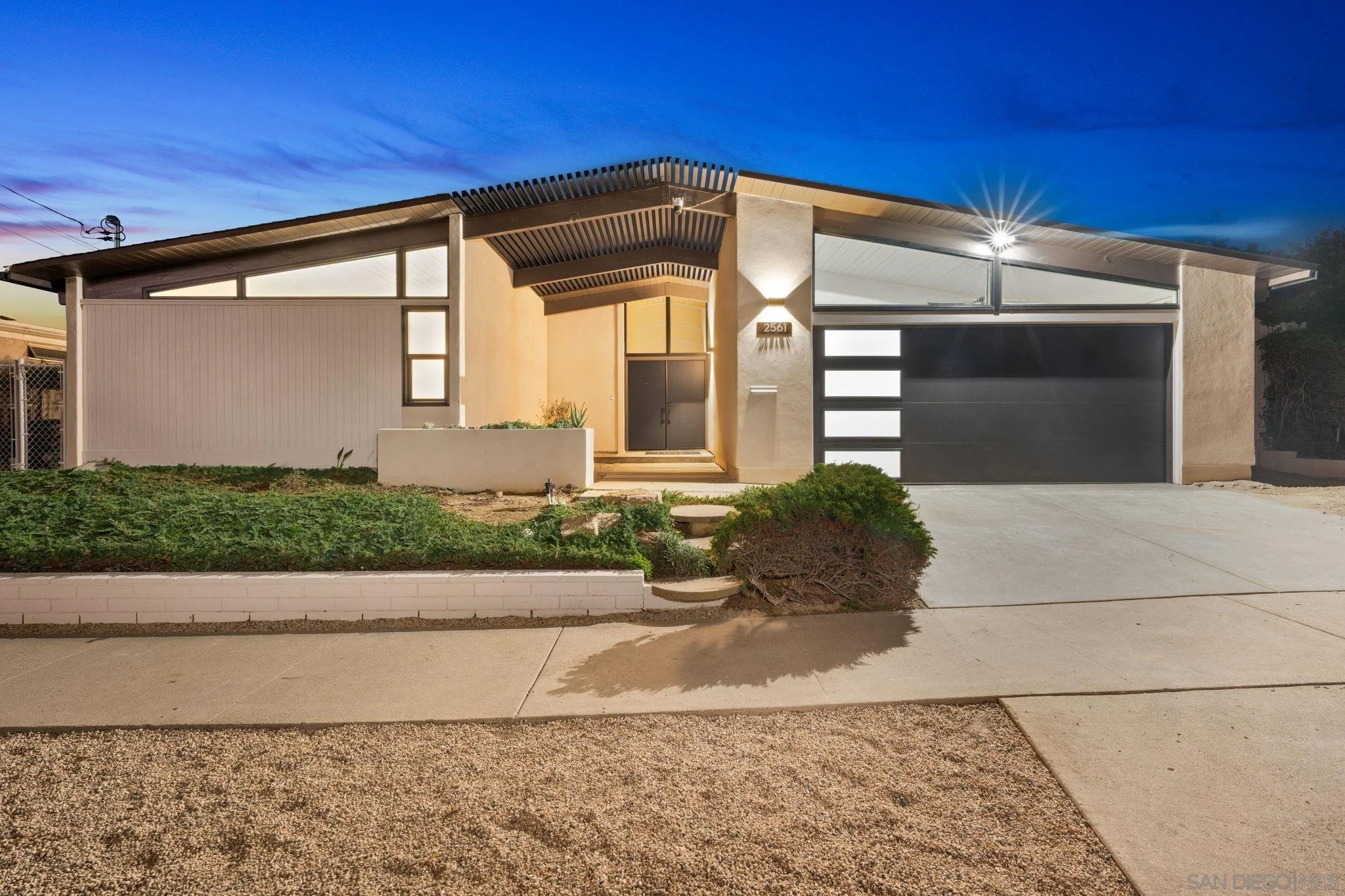 A beautifully updated Mid Century Modern in San Diego’s highly desirable Pacifica neighborhood.