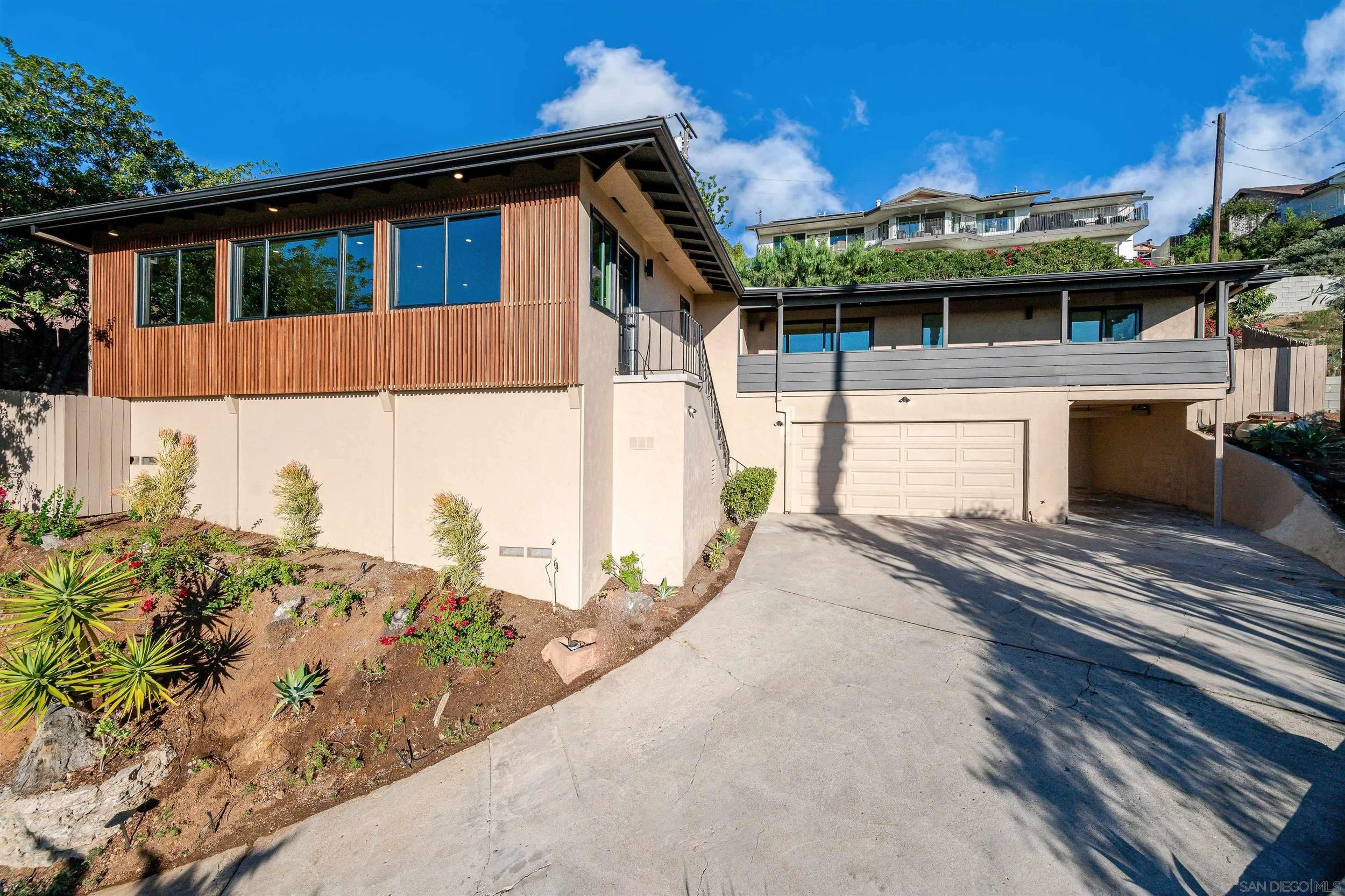 Beautifully updated Mid Century Modern home in La Mesa with amazing views, blending classic Mid-Century character with today’s modern conveniences